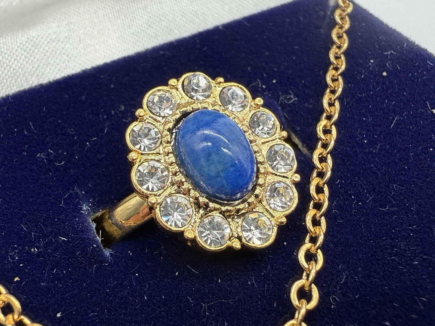 VINTAGE SCHMUCKSET BLAU-GOLD MIT STRASS - HALSKETTE, OHRSCHMUCK & RING