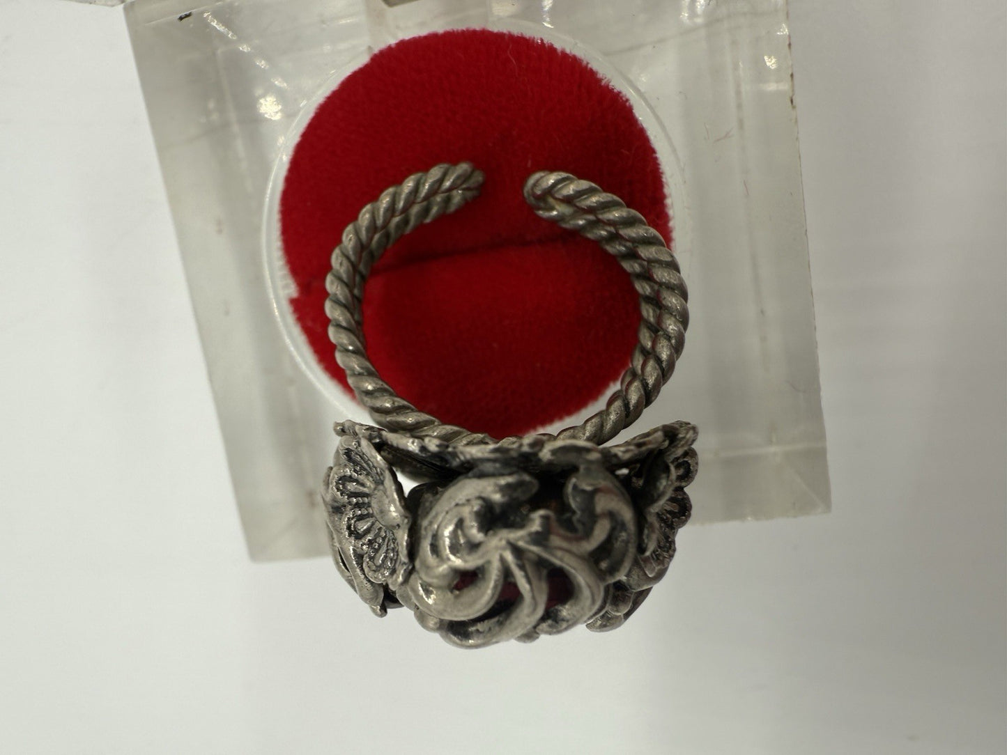 AUFFÄLIGER SILBER COCKTAILRING MIT VIOLETTEM GLASSTEIN FLORAL STIL GR.53