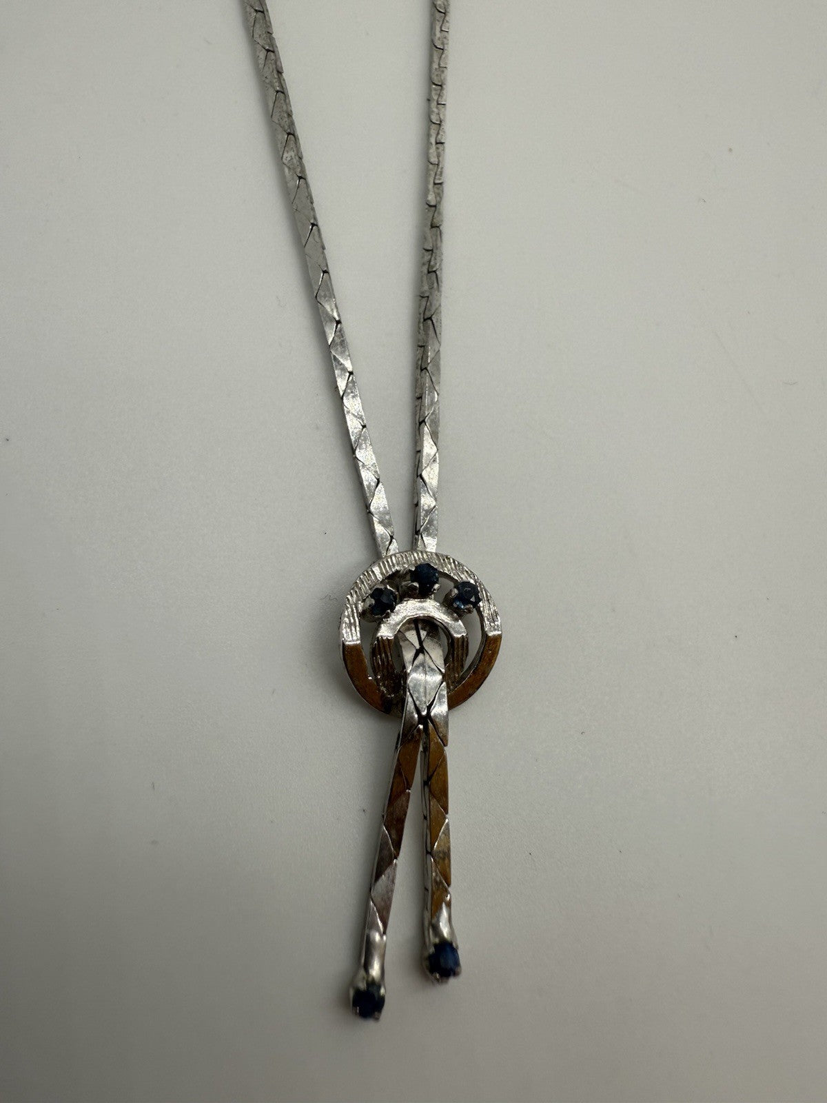VINTAGE 835 SILBER COLLIER MIT SAPHIRE RHODINIERT ZIERLICH BLAU