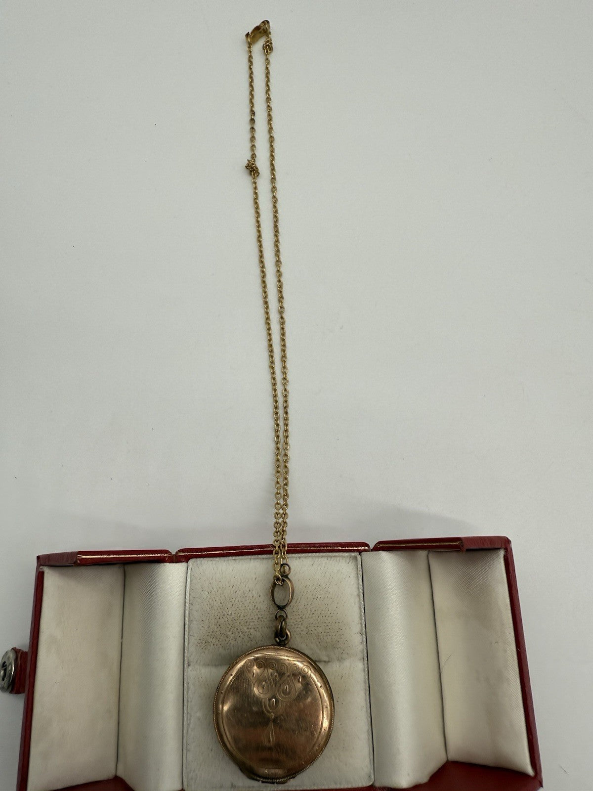 ANTIKES ROLLED GOLD MEDAILLON ART DECO MIT KETTE