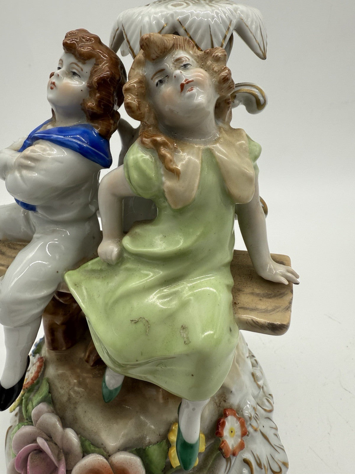 PORZELLAN KERZENLEUCHTER MIT 2 KINDERN PMP 1817 HANDBEMALT MIT BLUMEN