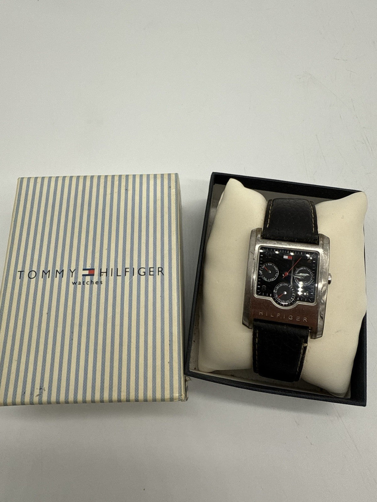 VINTAGE TOMMY HILFIGER CHRONO DATUM & TAG ARMBANDUHR
