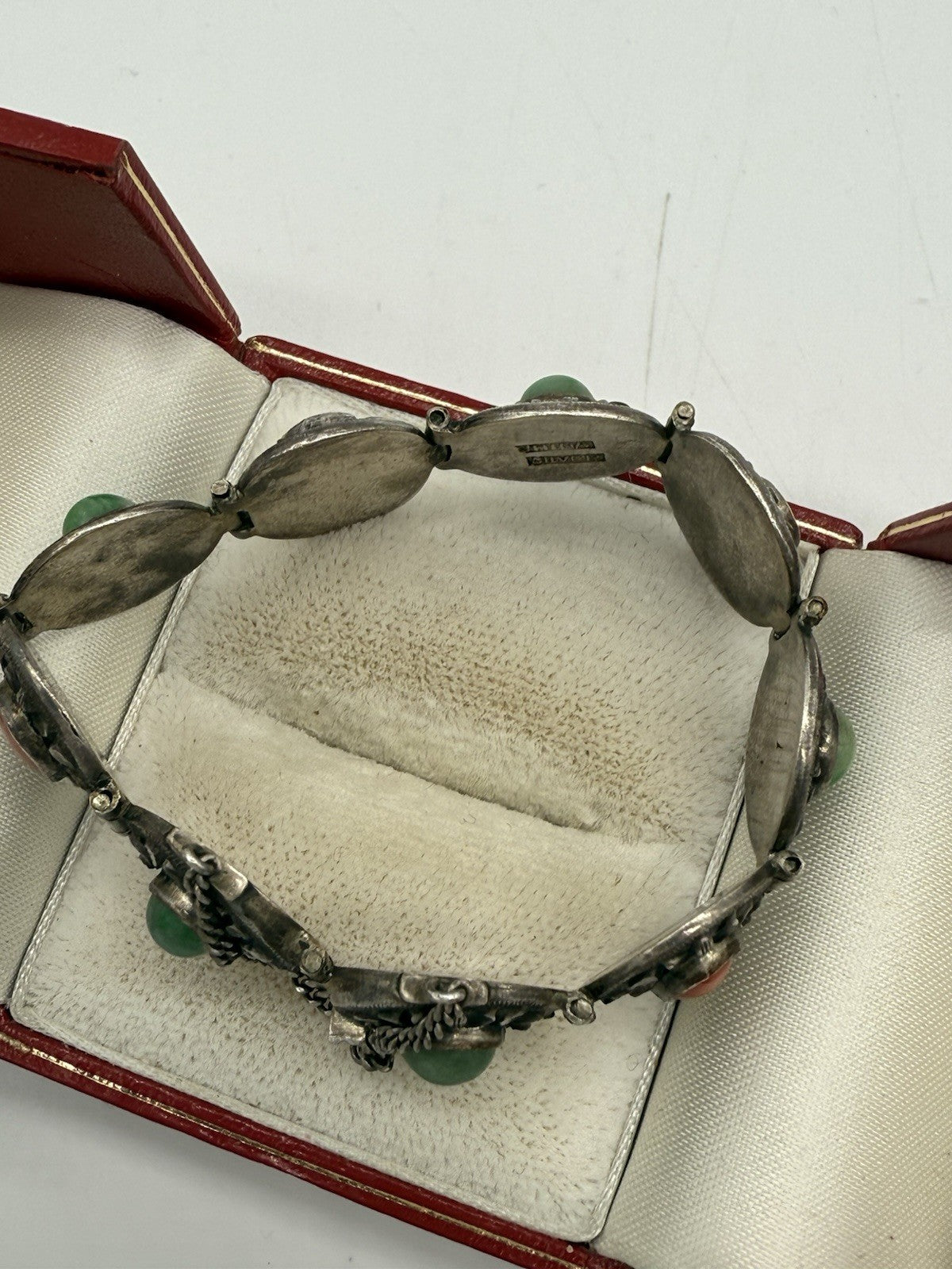 ANTIKES CHINESISCHES EXPORT FLORALES SILBER ARMBAND MIT JADE & KORALLE