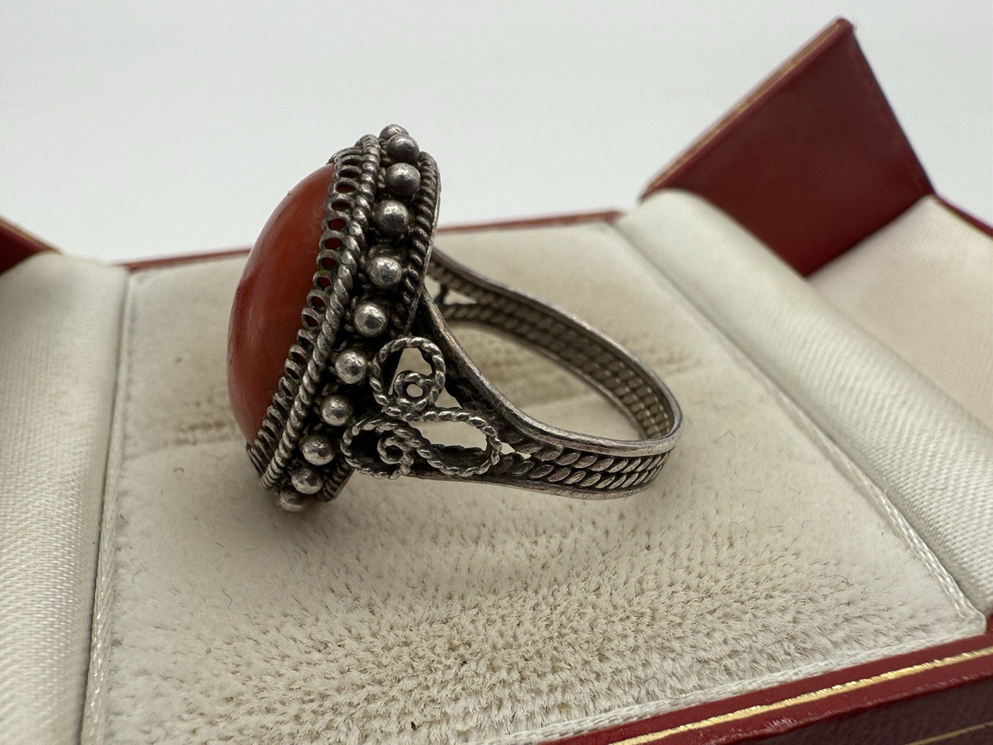 VINTAGE ART DECO ROTE KORALLE RING ECHTSILBER GR.50
