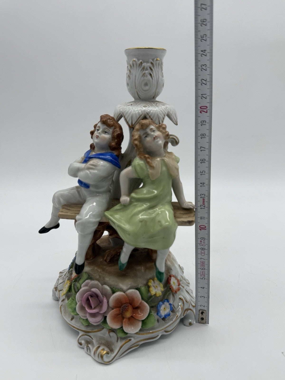 PORZELLAN KERZENLEUCHTER MIT 2 KINDERN PMP 1817 HANDBEMALT MIT BLUMEN