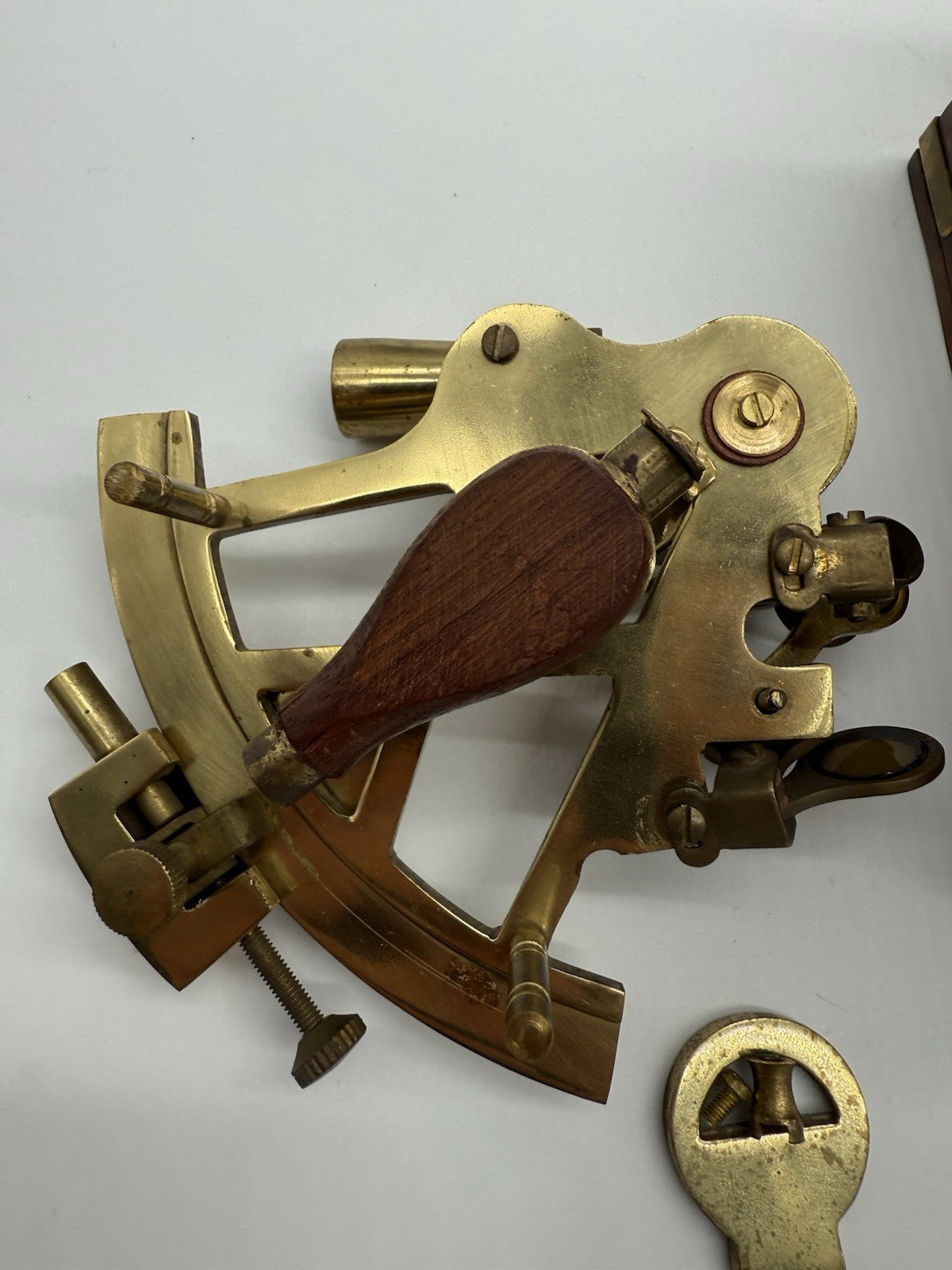 ORIGINAL FILM-REQUISITE MASTER AND COMMANDER 2003 - MESSING SEXTANT & BOX