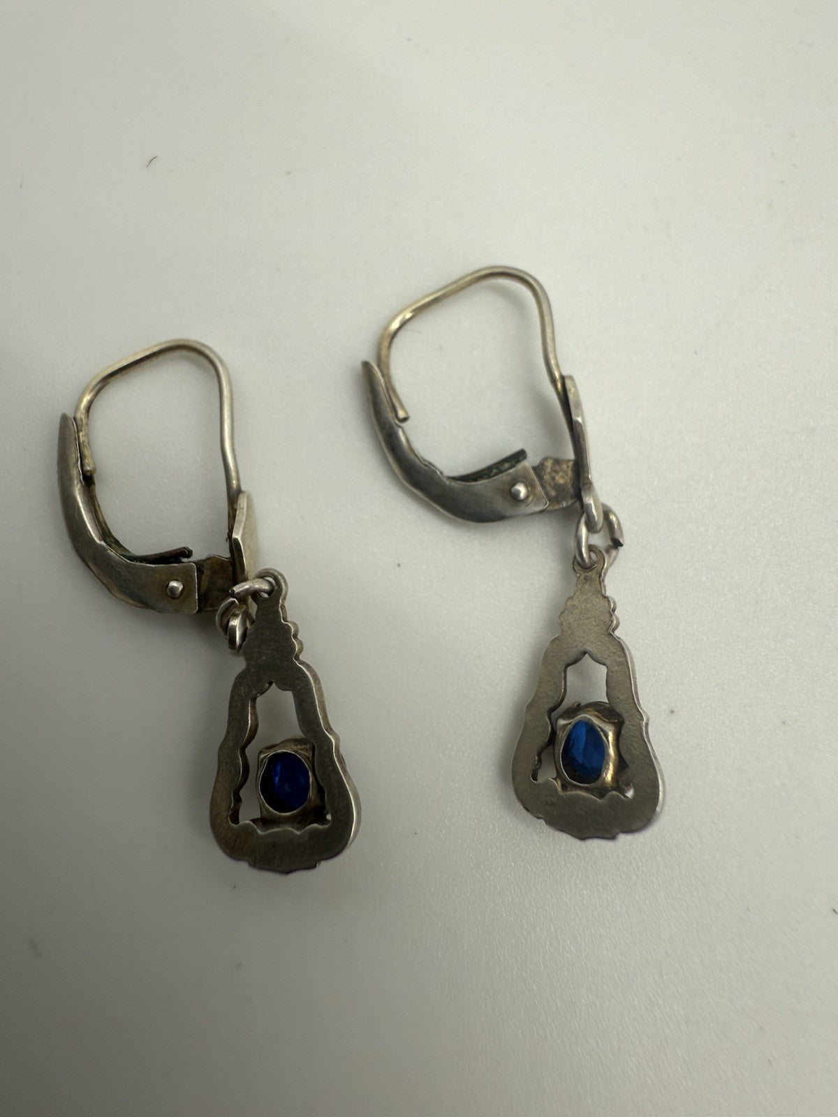 FUNKELNDE ECHTSILBER VINTAGE OHRRINGE MIT BLAUEM STEIN