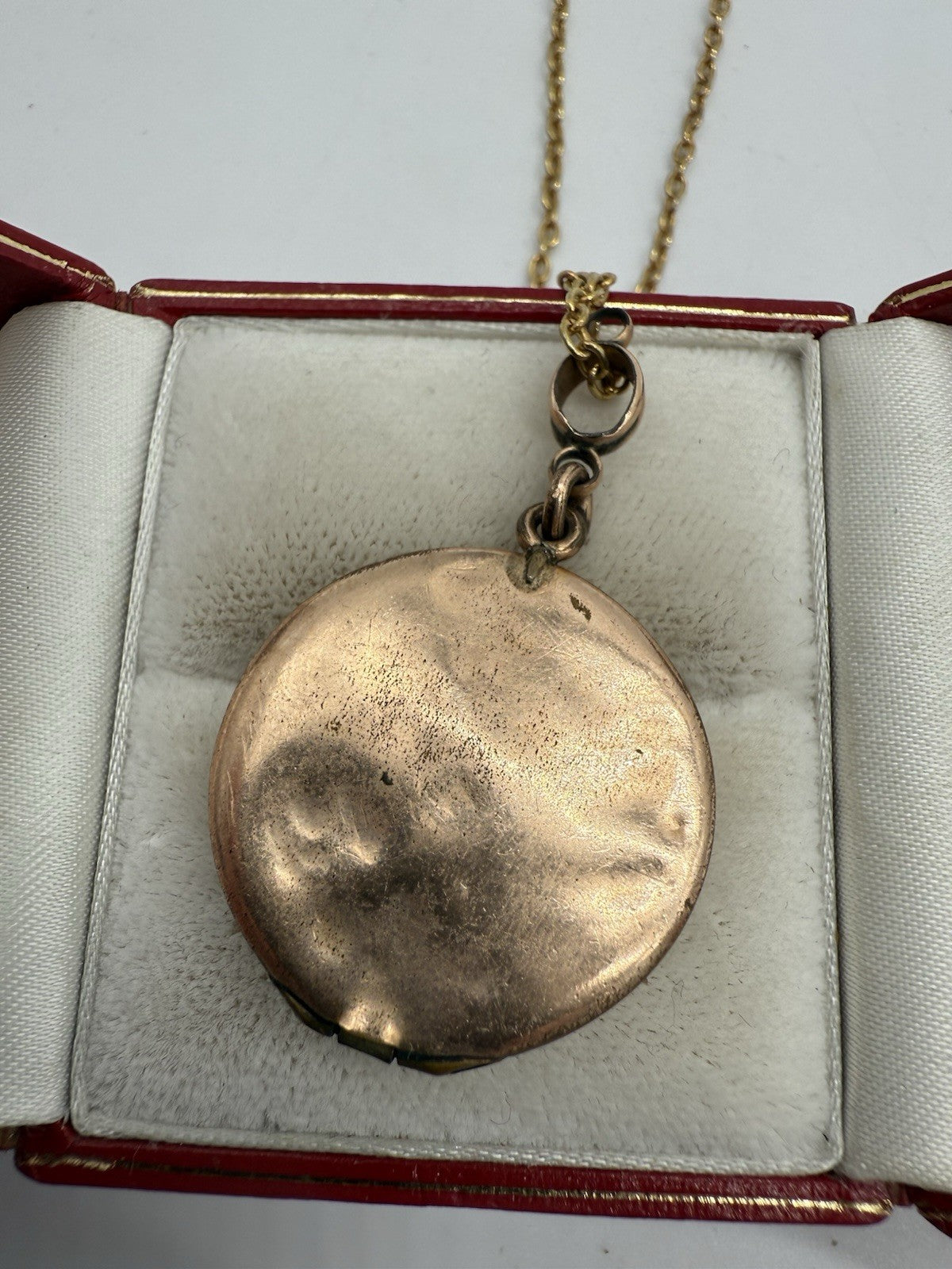 ANTIKES ROLLED GOLD MEDAILLON ART DECO MIT KETTE
