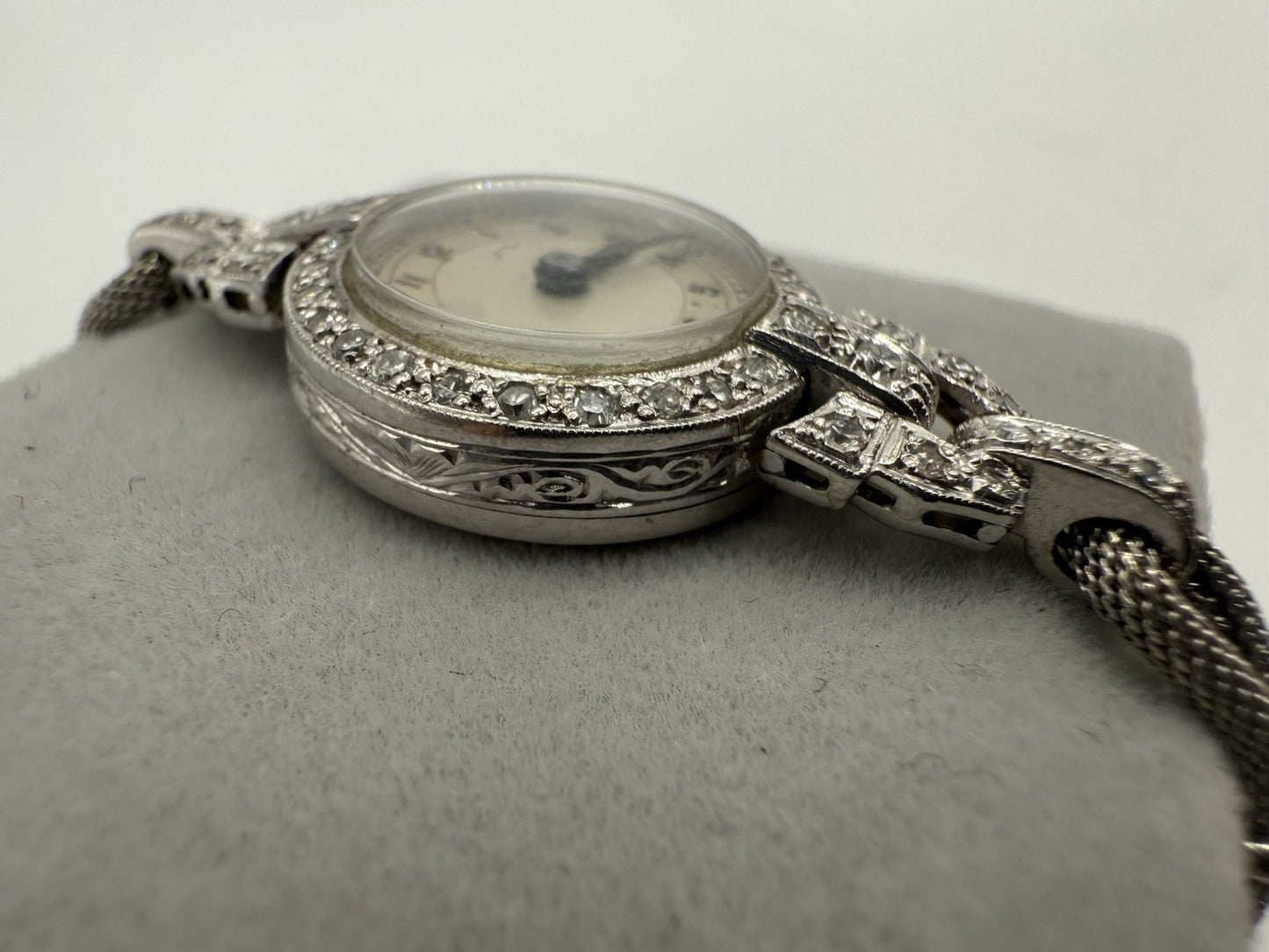 ANTIKE ART DÉCO DAMENARMBANDUHR WEIßGOLD MIT DIAMANTEN UM 1920 - LÄUFT