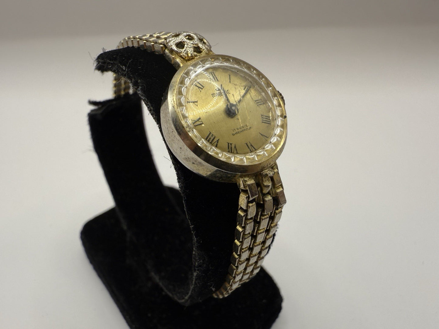 MAJESTIC 17 RUBIS HANDAUFZUG DAMENUHR VINTAGE RETRO LÄUFT AN