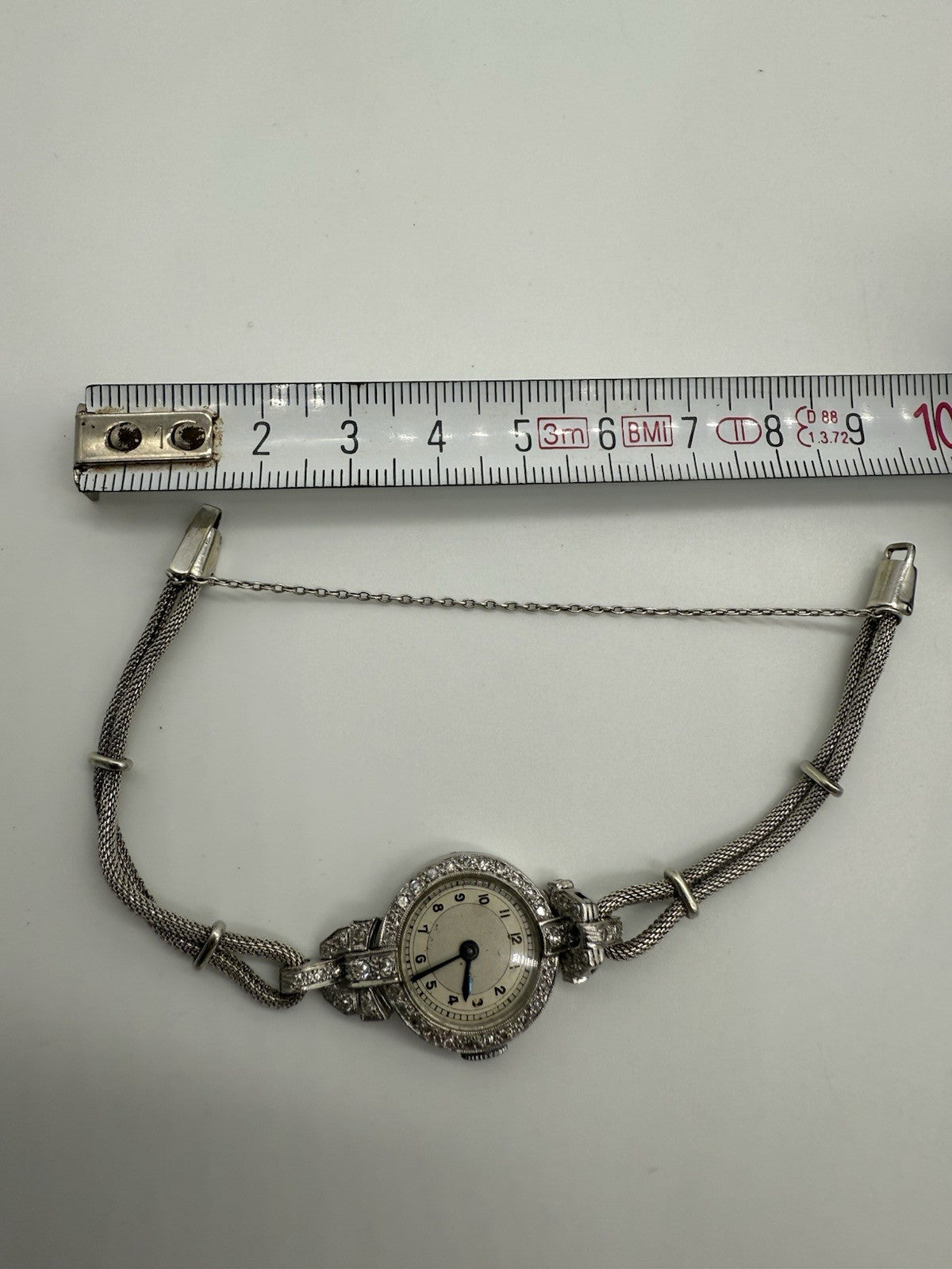 ANTIKE ART DÉCO DAMENARMBANDUHR WEIßGOLD MIT DIAMANTEN UM 1920 - LÄUFT