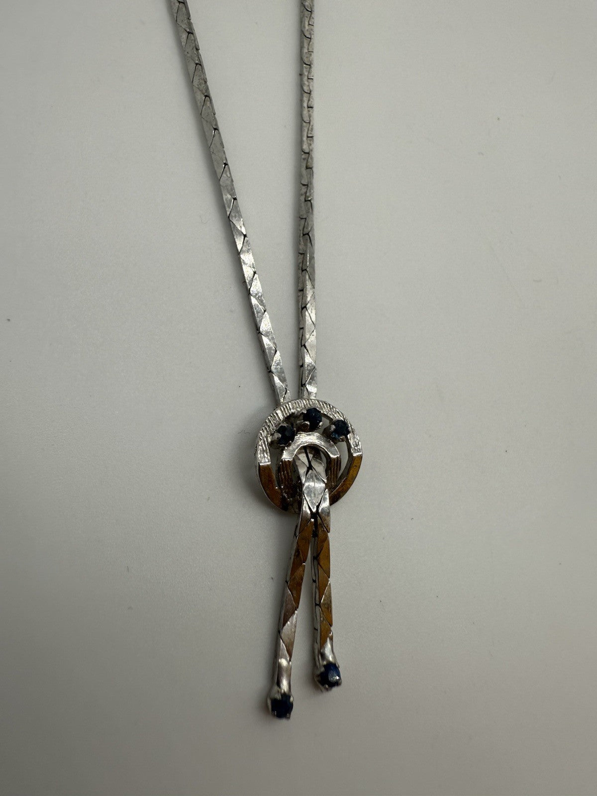 VINTAGE 835 SILBER COLLIER MIT SAPHIRE RHODINIERT ZIERLICH BLAU