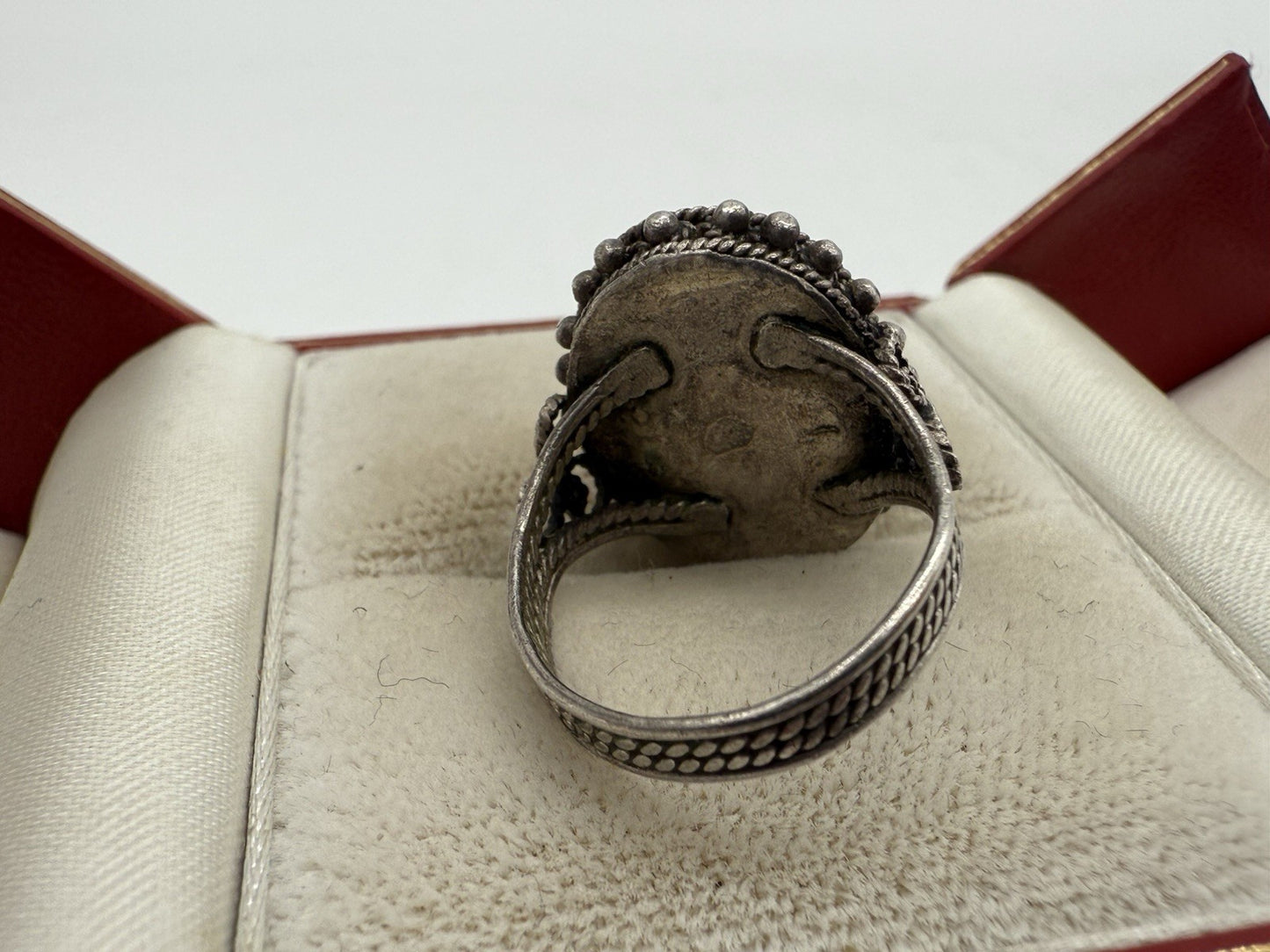 VINTAGE ART DECO ROTE KORALLE RING ECHTSILBER GR.50