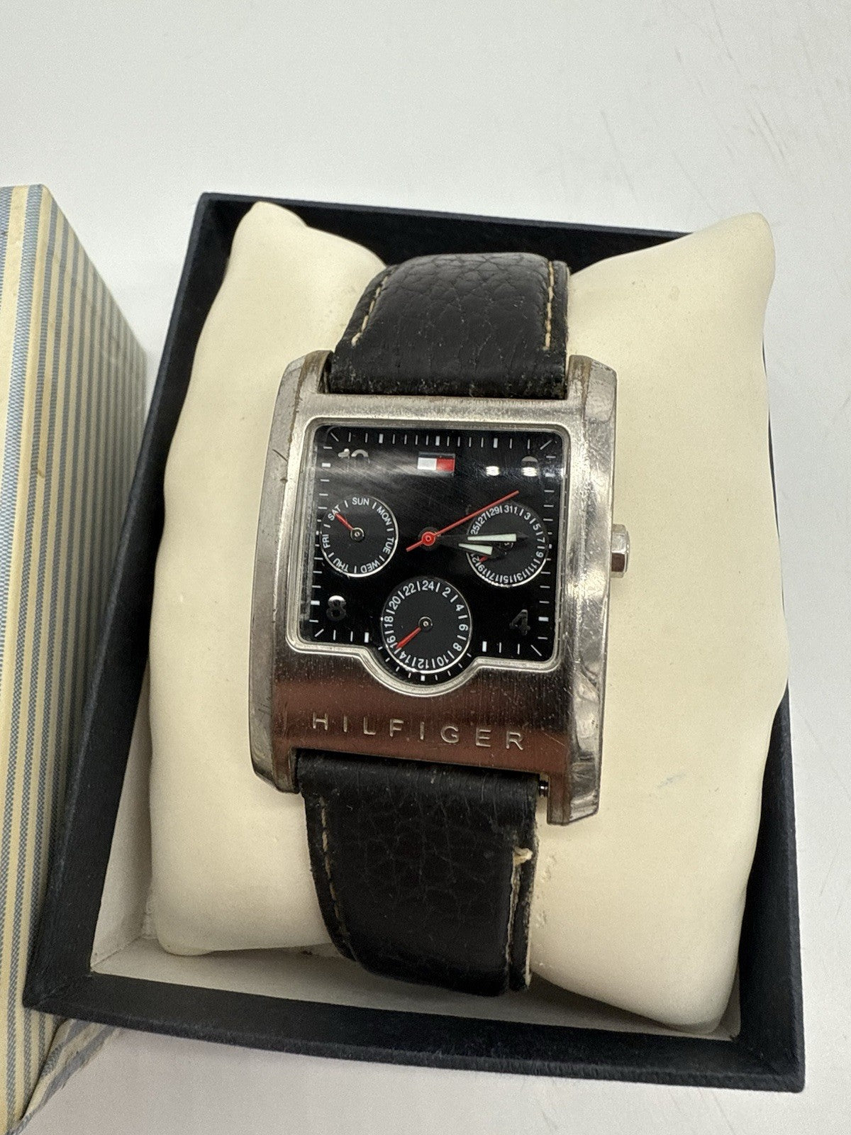 VINTAGE TOMMY HILFIGER CHRONO DATUM & TAG ARMBANDUHR