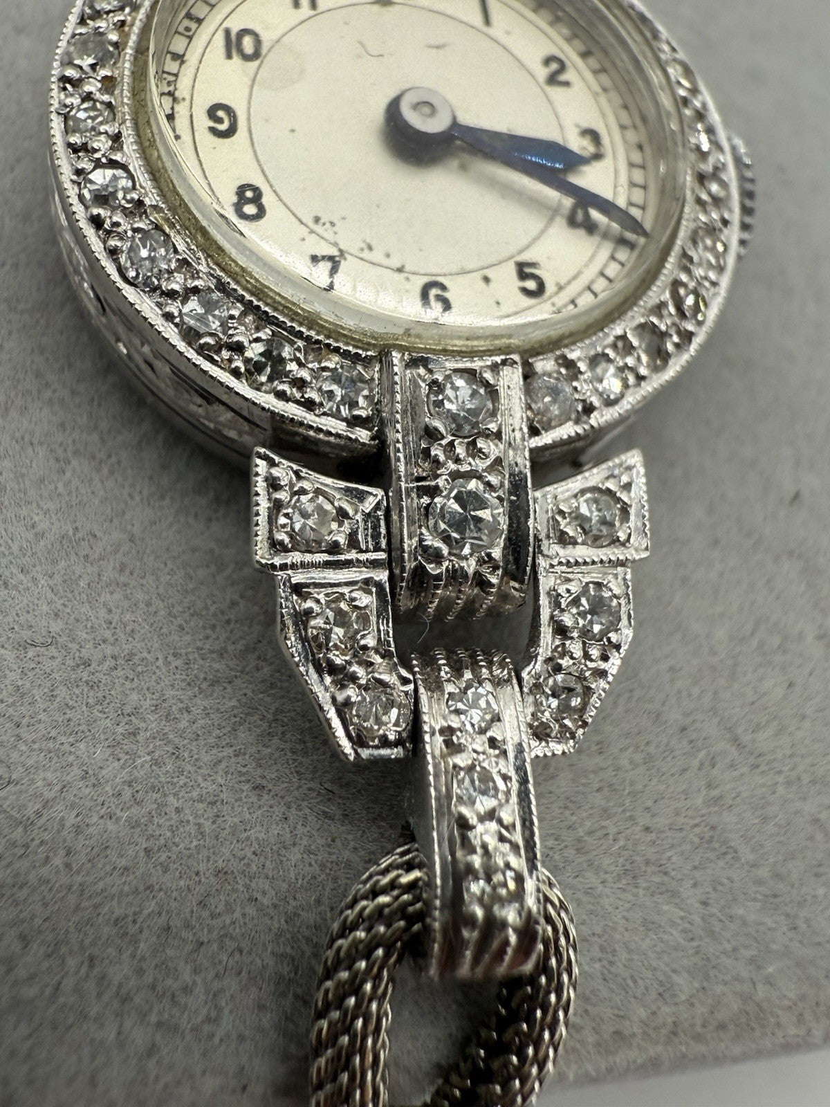 ANTIKE ART DÉCO DAMENARMBANDUHR WEIßGOLD MIT DIAMANTEN UM 1920 - LÄUFT