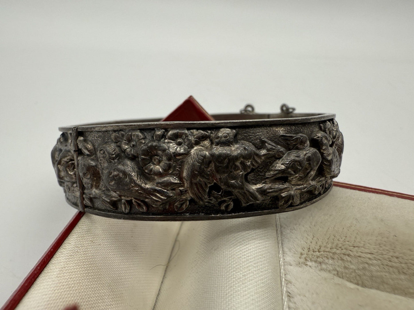 MASSIVES SILBERARMBAND MIT VOGELMOTIV - ASIATISCHER STIL - HANDARBEIT