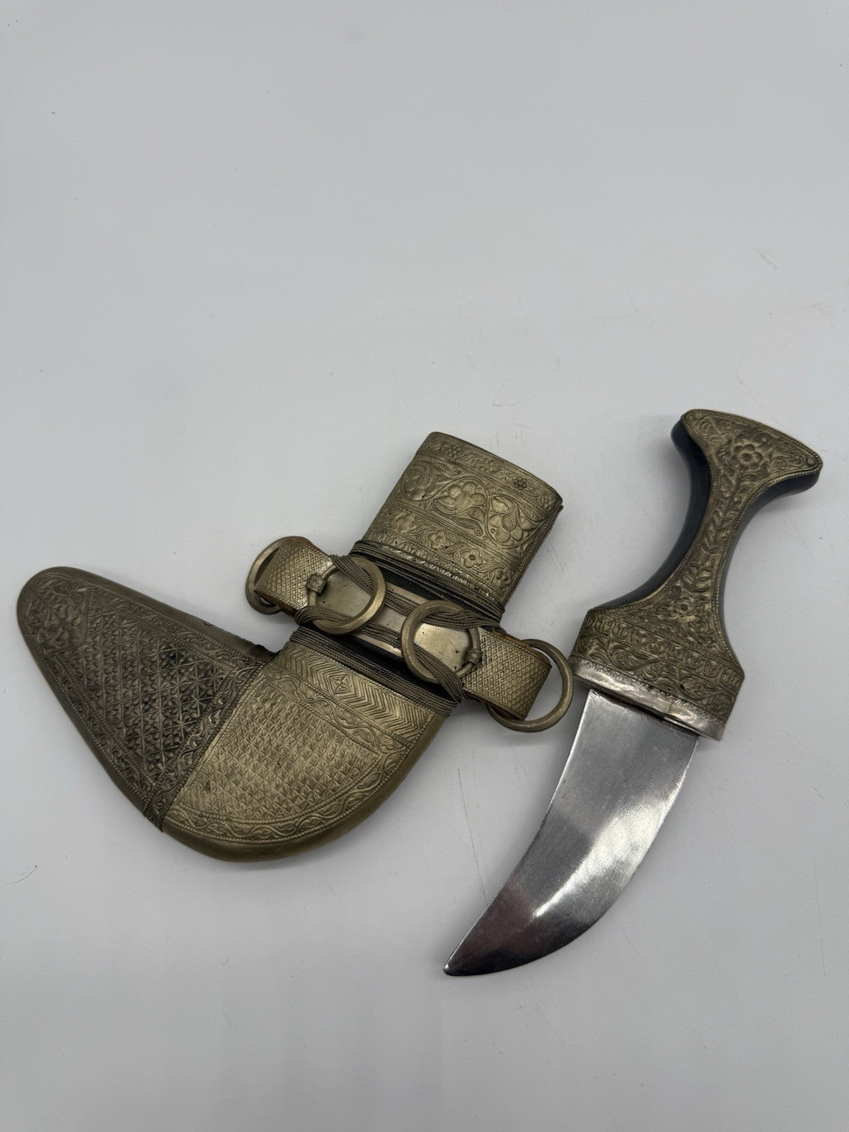 VERZIERTER ARABISCHER DOLCH JAMBIYA KHANJAR MIT HORNGRIFF