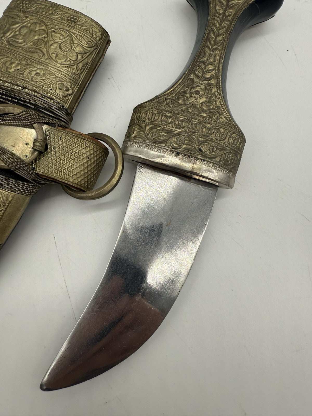 VERZIERTER ARABISCHER DOLCH JAMBIYA KHANJAR MIT HORNGRIFF