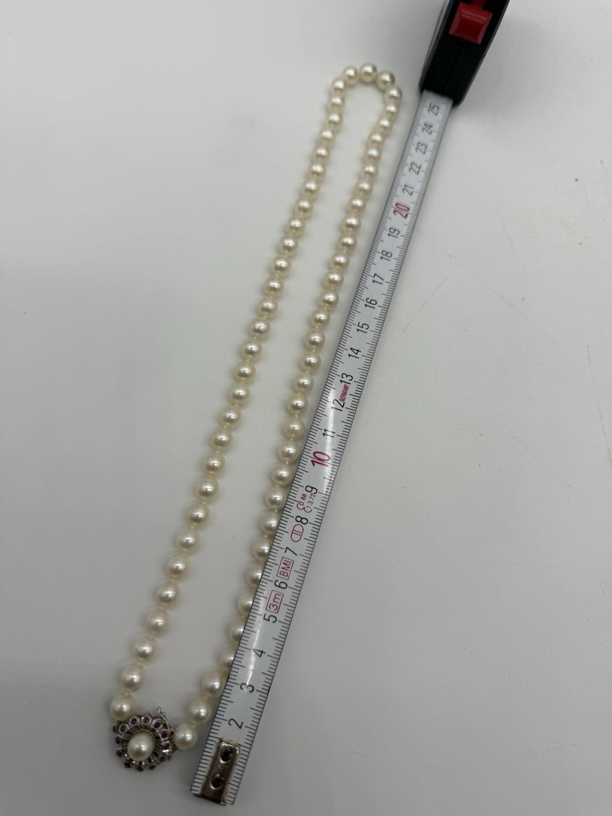 ANTIKE PERLENKETTE MIT 585er 14K GOLD VERSCHLUSS MIT RUBIN, AKOYA COLLIER