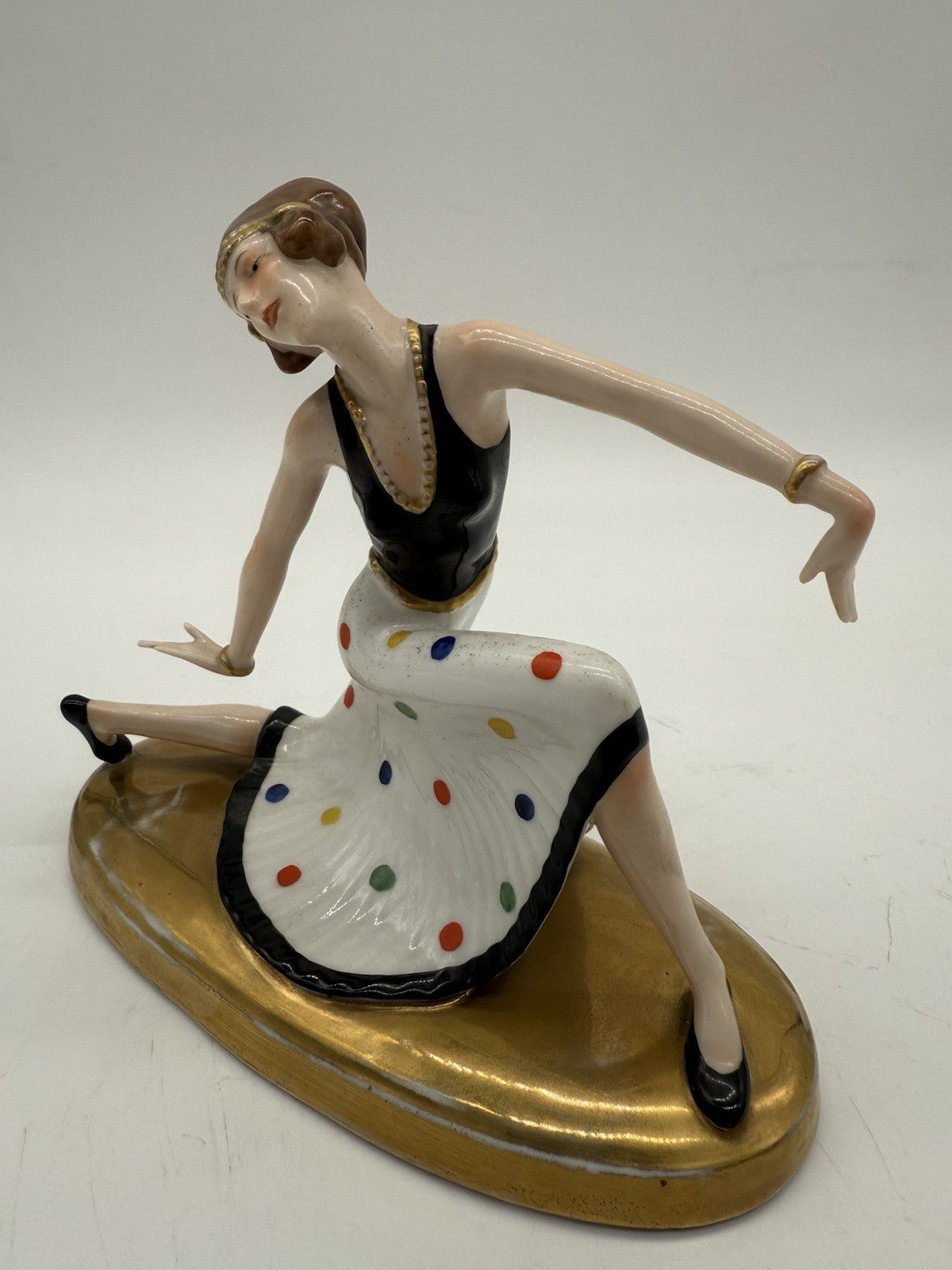 ART DECO TÄNZERIN AUF GOLDFARBENEM SOCKEL - WIENER PORZELLAN