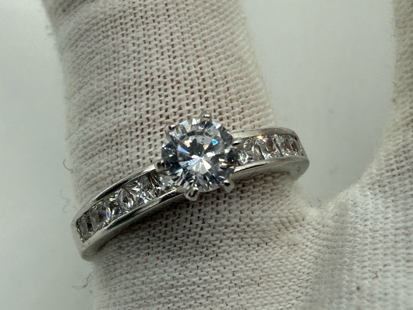 FUNKELNDER 925 SILBER RING MIT ZIRKONIA BESATZ GR.55