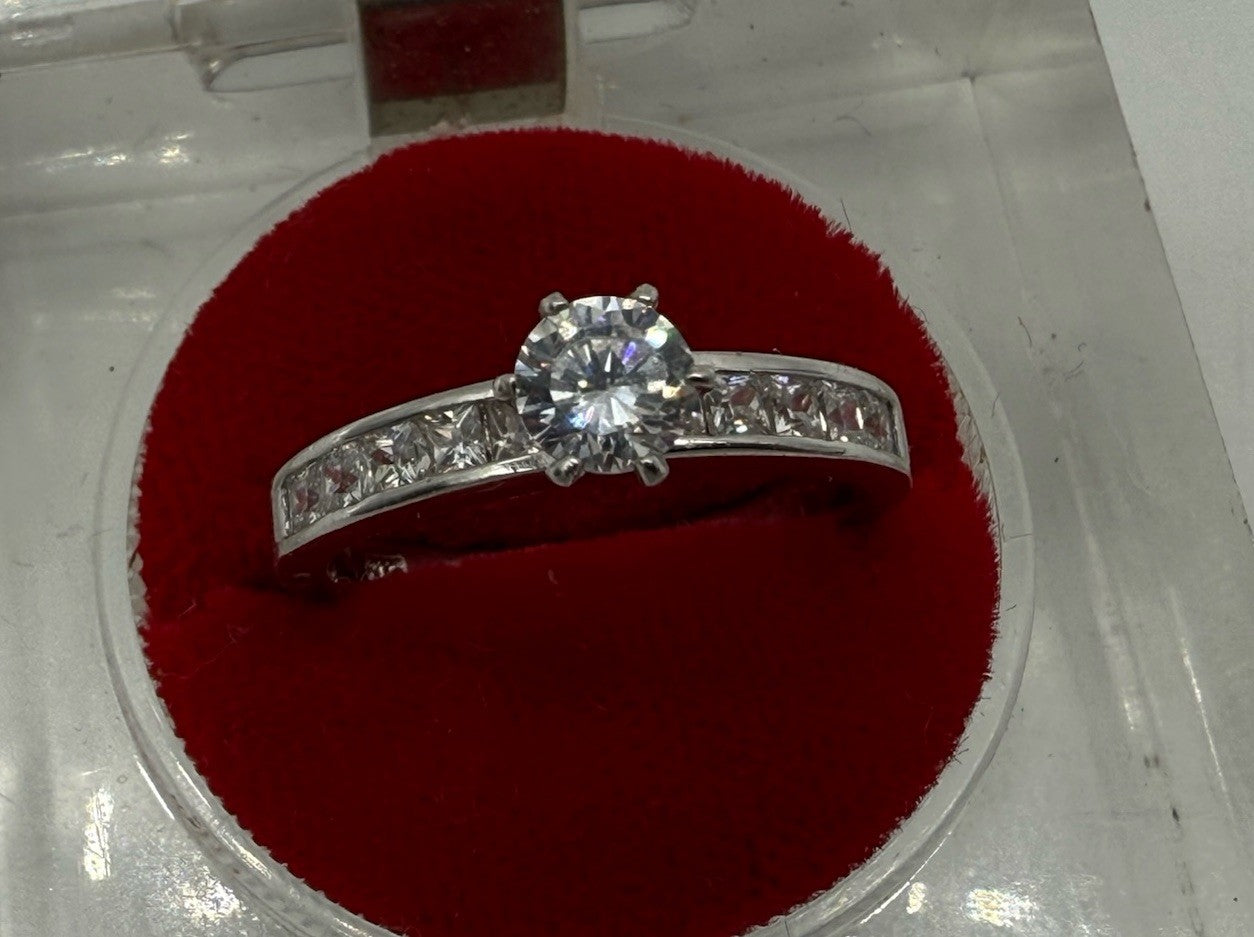 FUNKELNDER 925 SILBER RING MIT ZIRKONIA BESATZ GR.55