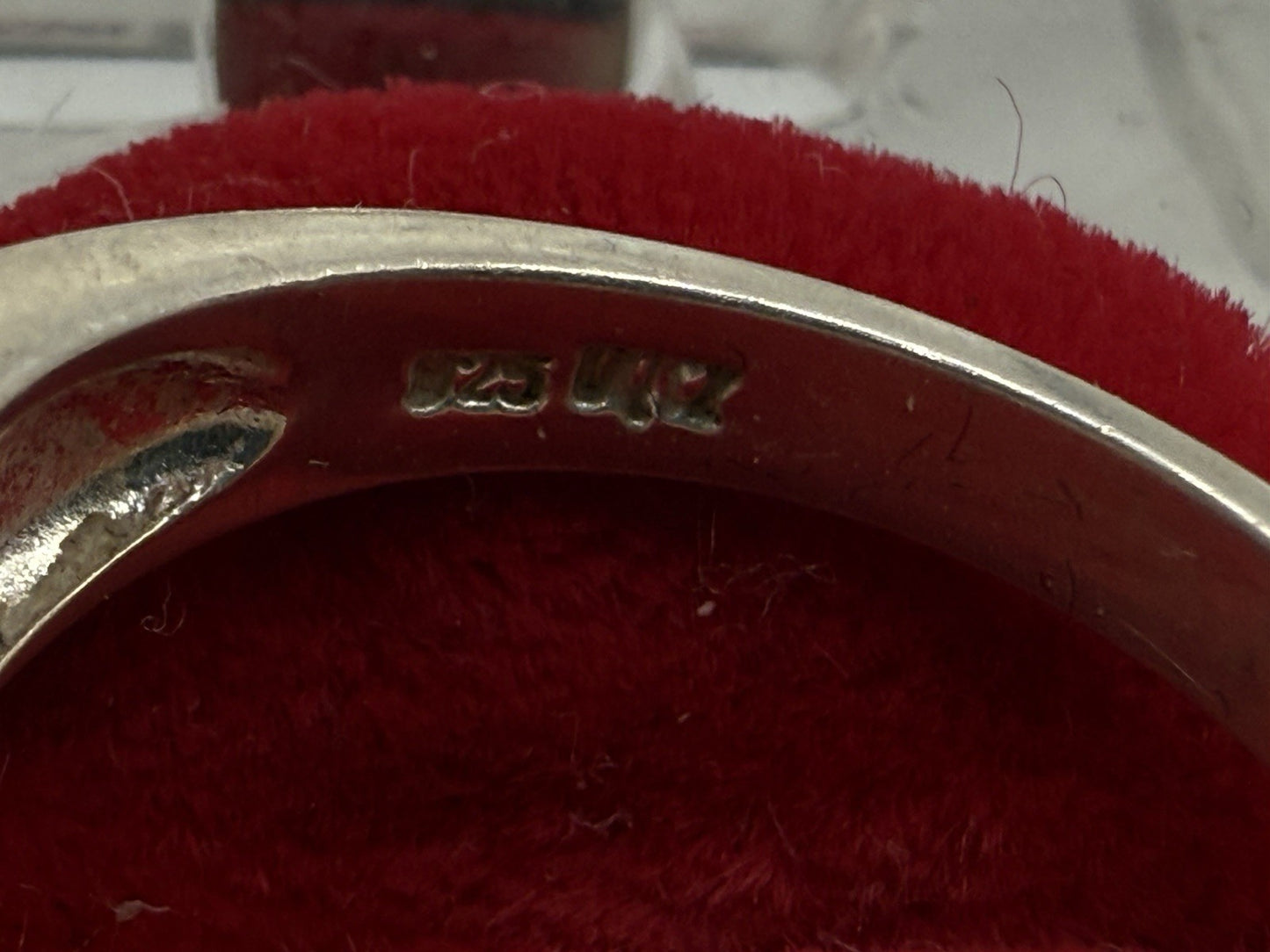 VINTAGE 925 STERLING SILBER RING MIT 6 ZIRKONIA STEINE GR.62