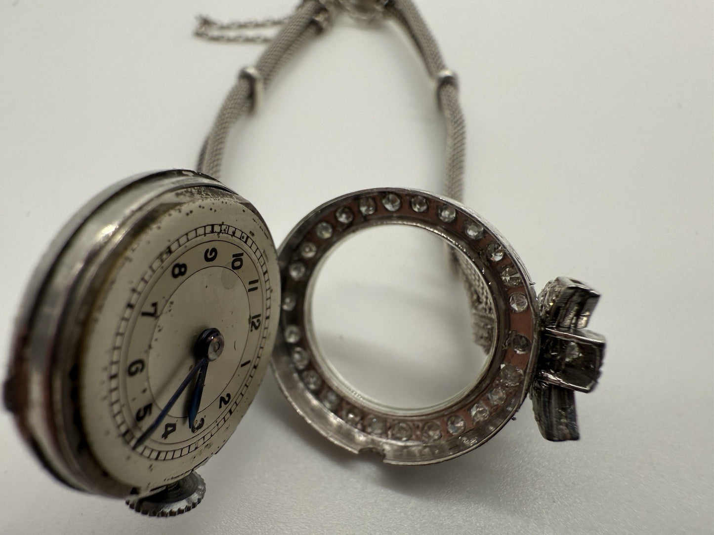 ANTIKE ART DÉCO DAMENARMBANDUHR WEIßGOLD MIT DIAMANTEN UM 1920 - LÄUFT