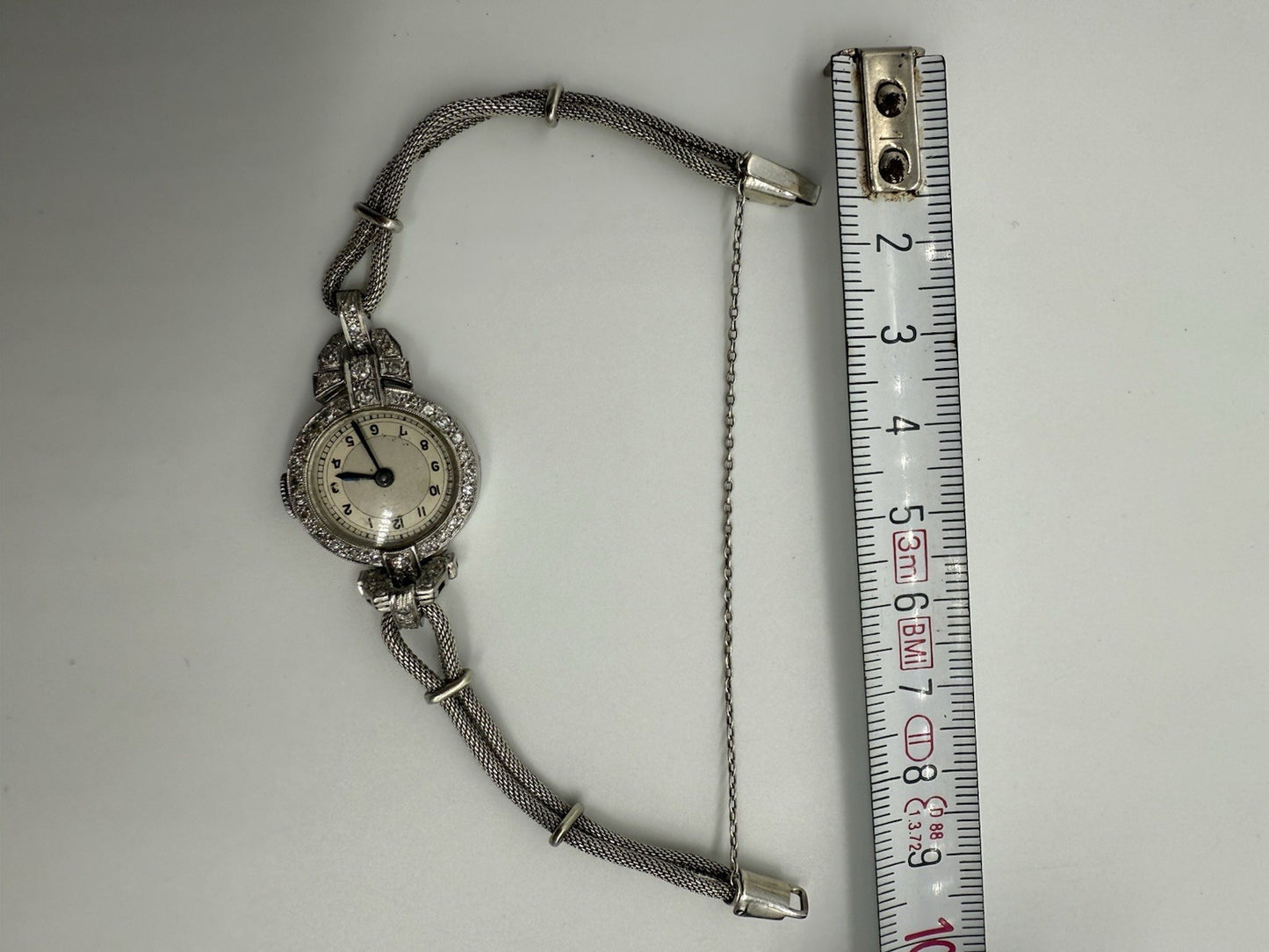 ANTIKE ART DÉCO DAMENARMBANDUHR WEIßGOLD MIT DIAMANTEN UM 1920 - LÄUFT