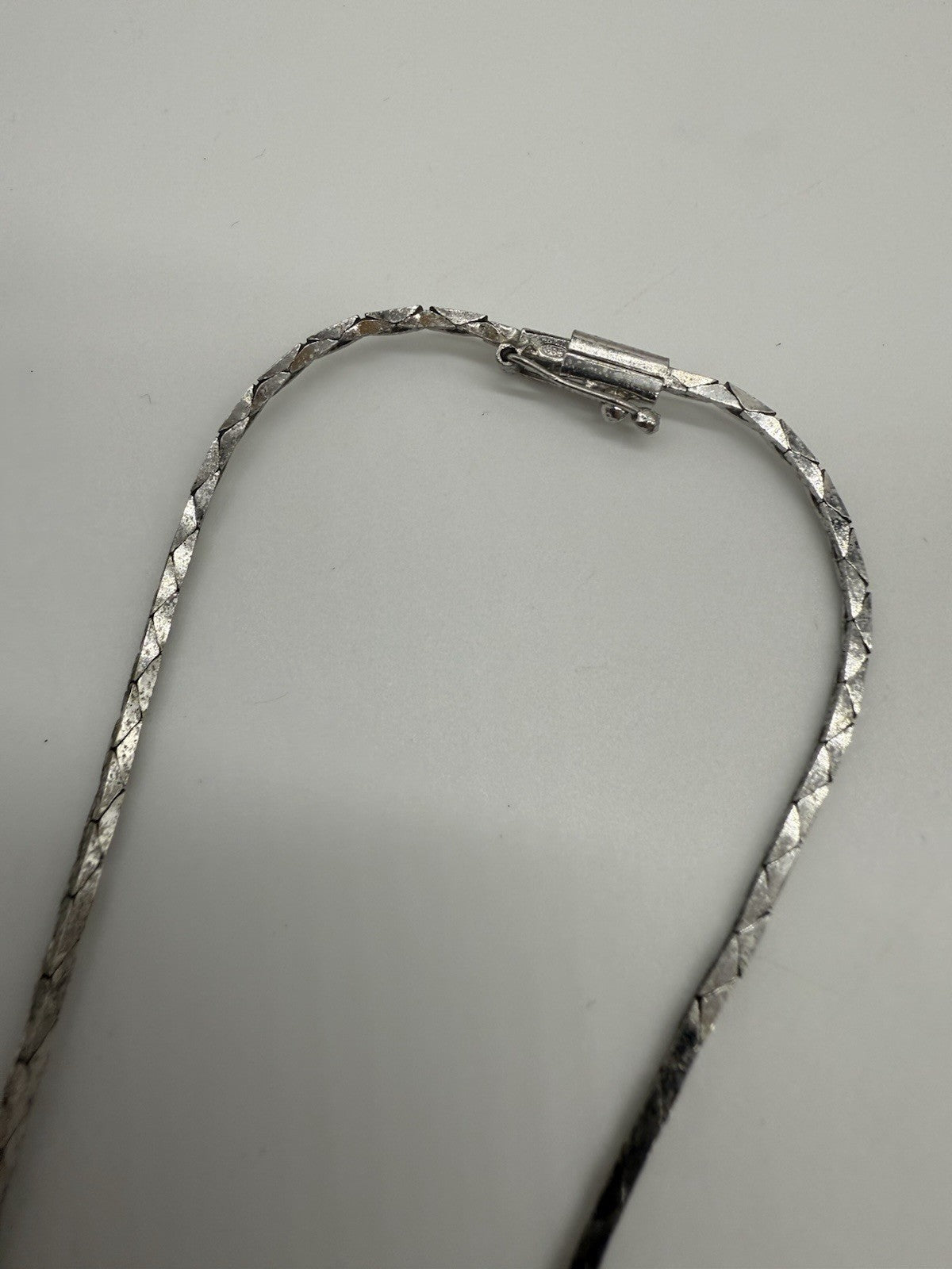 VINTAGE 835 SILBER COLLIER MIT SAPHIRE RHODINIERT ZIERLICH BLAU