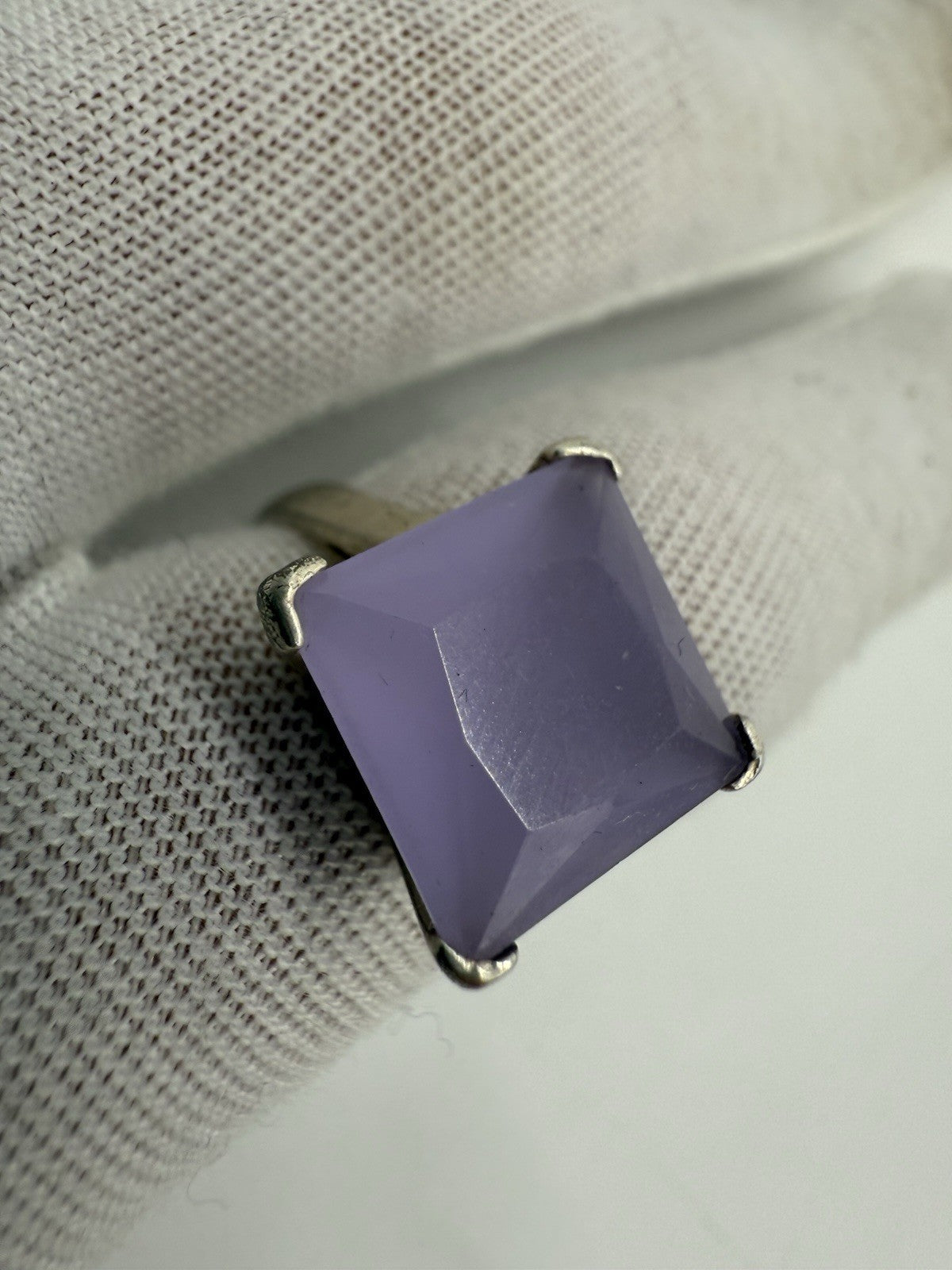 VINTAGE 925 SILBER RING MIT QUADRATISCHEM LILA STEIN GR.60
