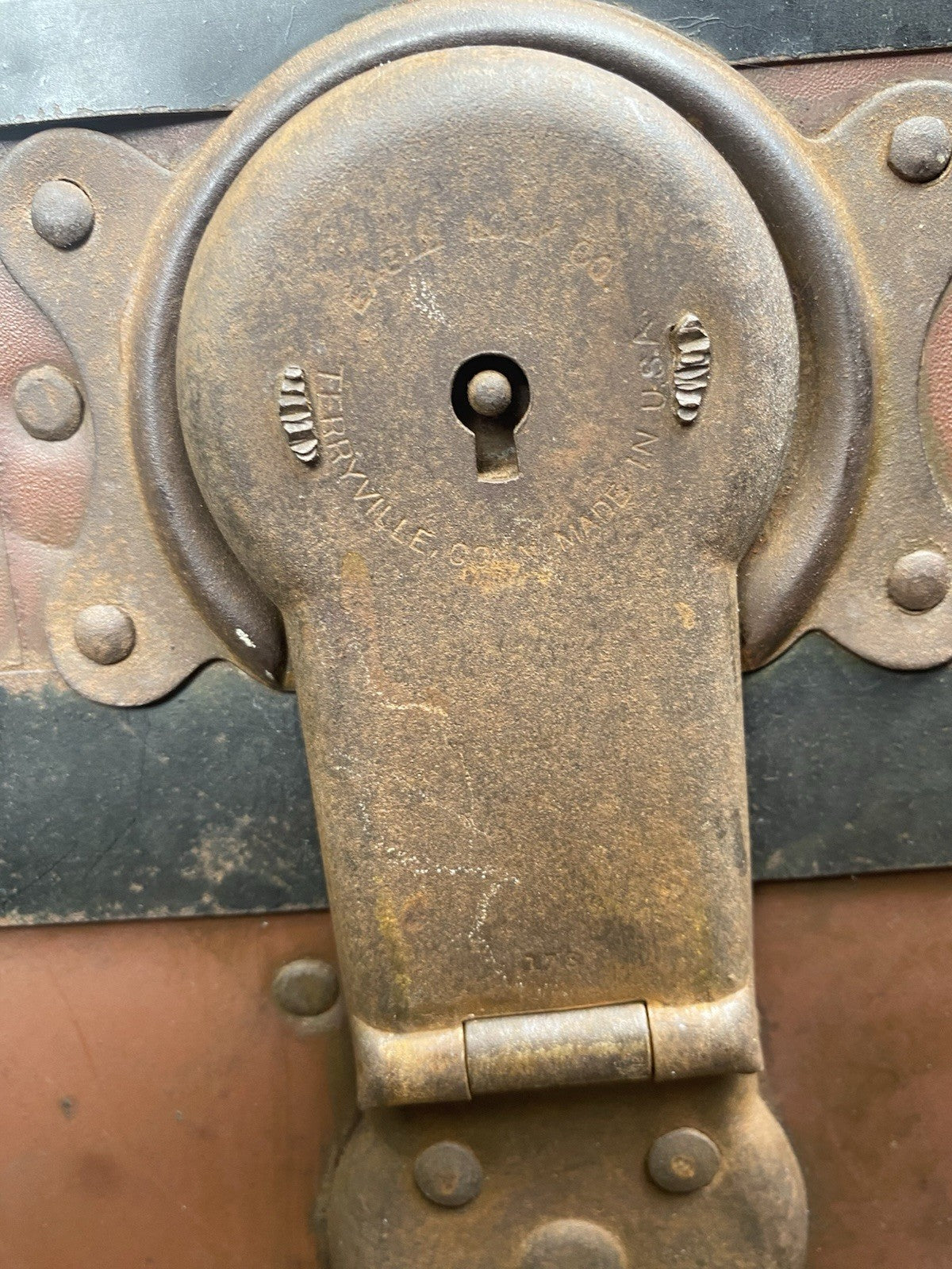 VINTAGE TRUHE KOFFER ANTIK ÜBERSEEKOFFER REISEKOFFER