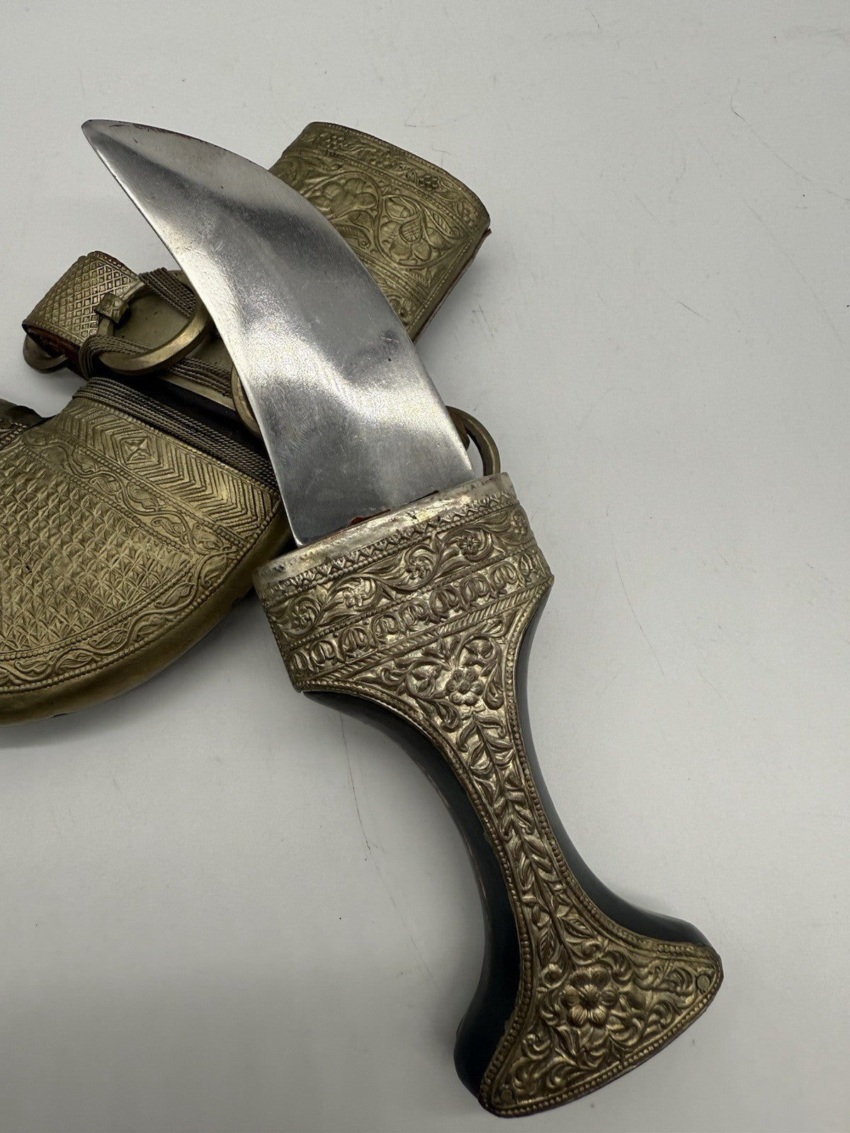 VERZIERTER ARABISCHER DOLCH JAMBIYA KHANJAR MIT HORNGRIFF