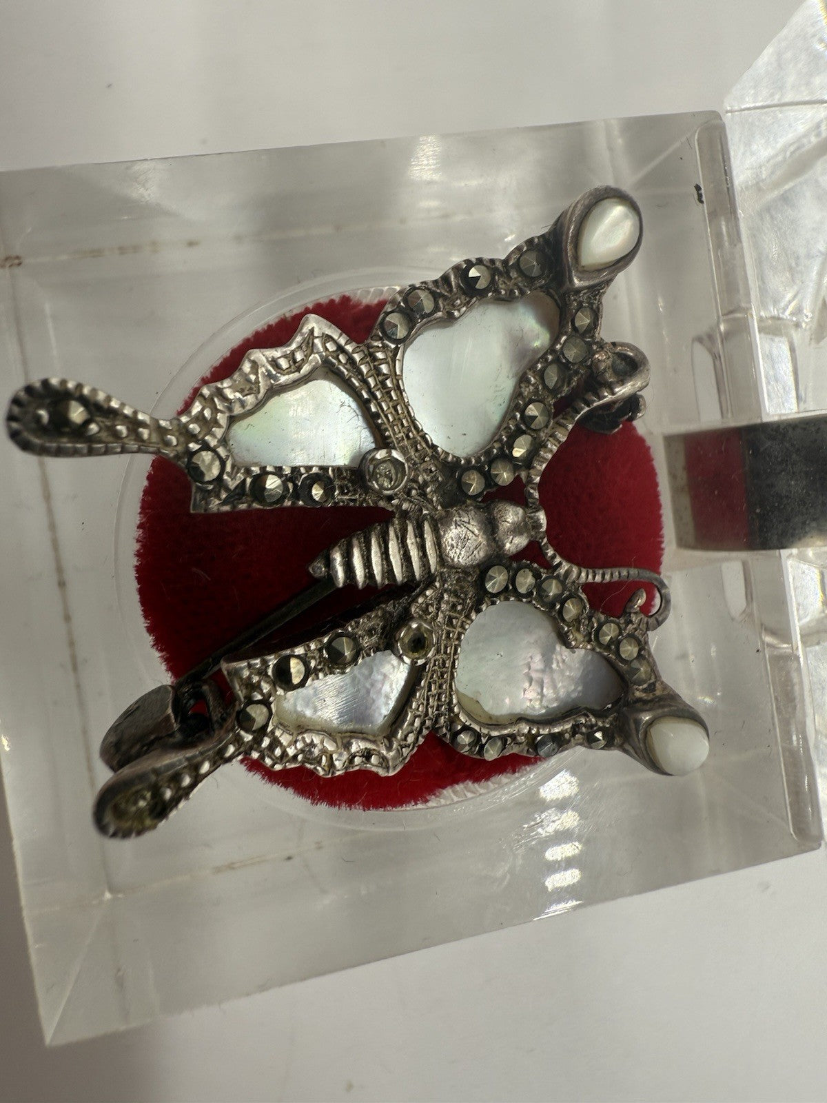 VINTAGE SCHMETTERLING BROSCHE ECHTSILBER MIT PERLMUTT MIT MARKASITEN