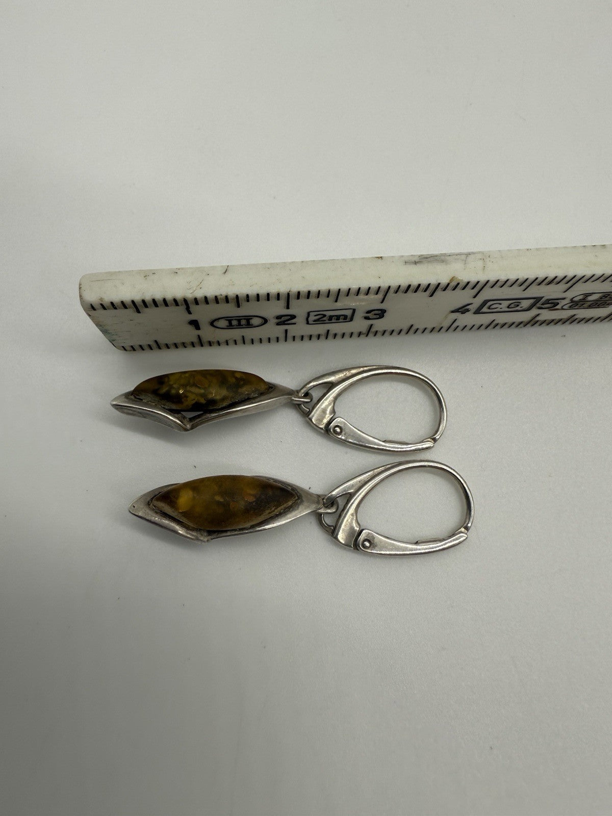 OHRSTECKER NATURBERNSTEIN MIT 925 STERLINGSILBER
