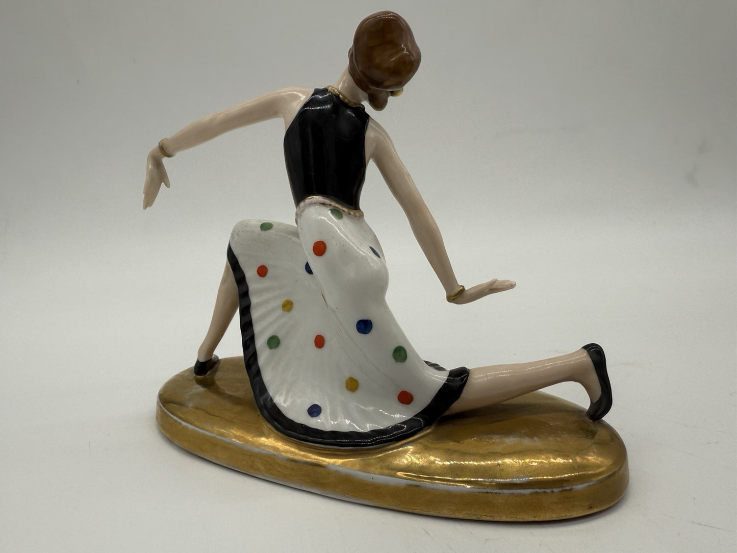 ART DECO TÄNZERIN AUF GOLDFARBENEM SOCKEL - WIENER PORZELLAN