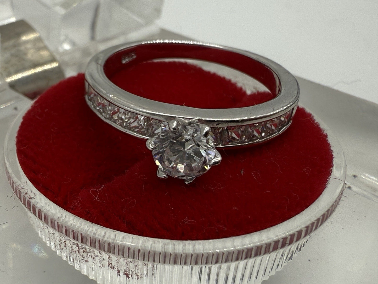 FUNKELNDER 925 SILBER RING MIT ZIRKONIA BESATZ GR.55