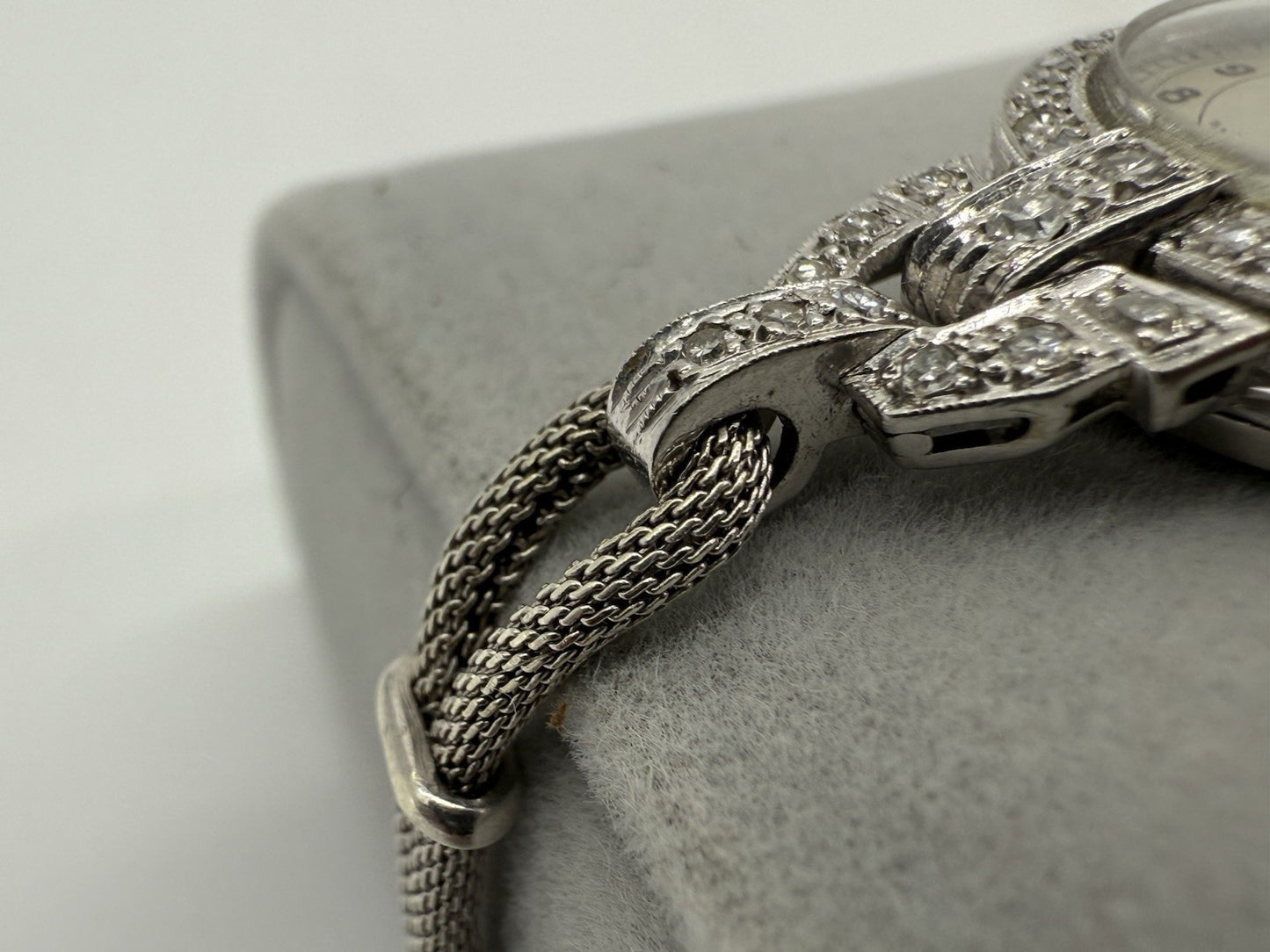 ANTIKE ART DÉCO DAMENARMBANDUHR WEIßGOLD MIT DIAMANTEN UM 1920 - LÄUFT
