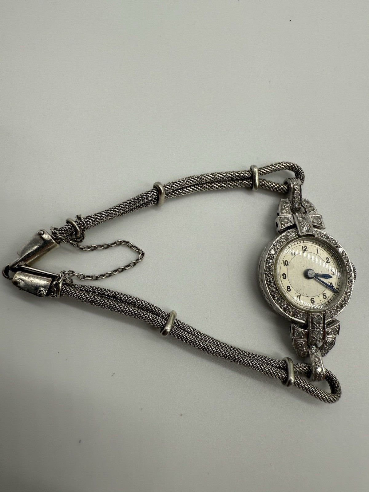 ANTIKE ART DÉCO DAMENARMBANDUHR WEIßGOLD MIT DIAMANTEN UM 1920 - LÄUFT