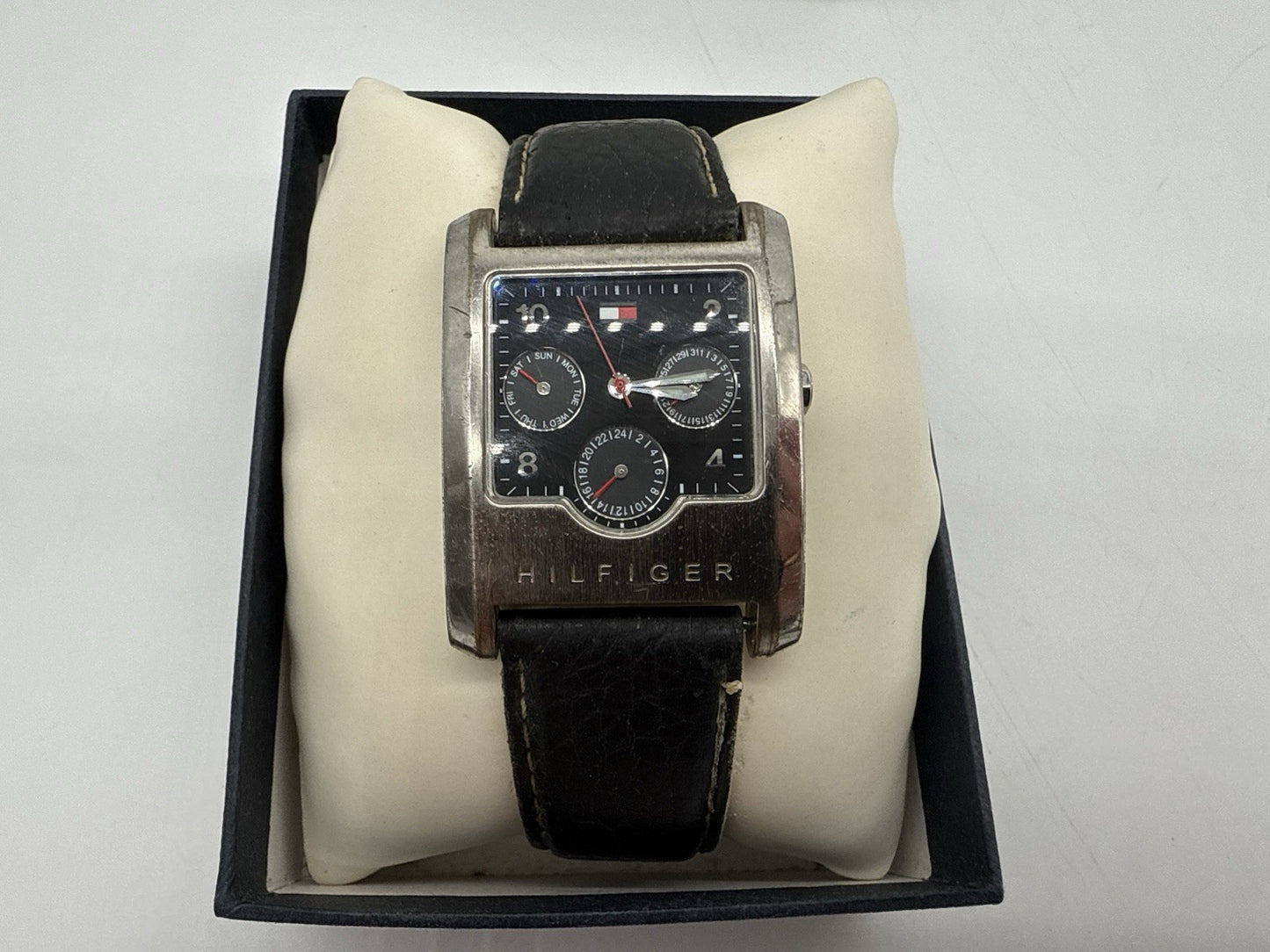 VINTAGE TOMMY HILFIGER CHRONO DATUM & TAG ARMBANDUHR