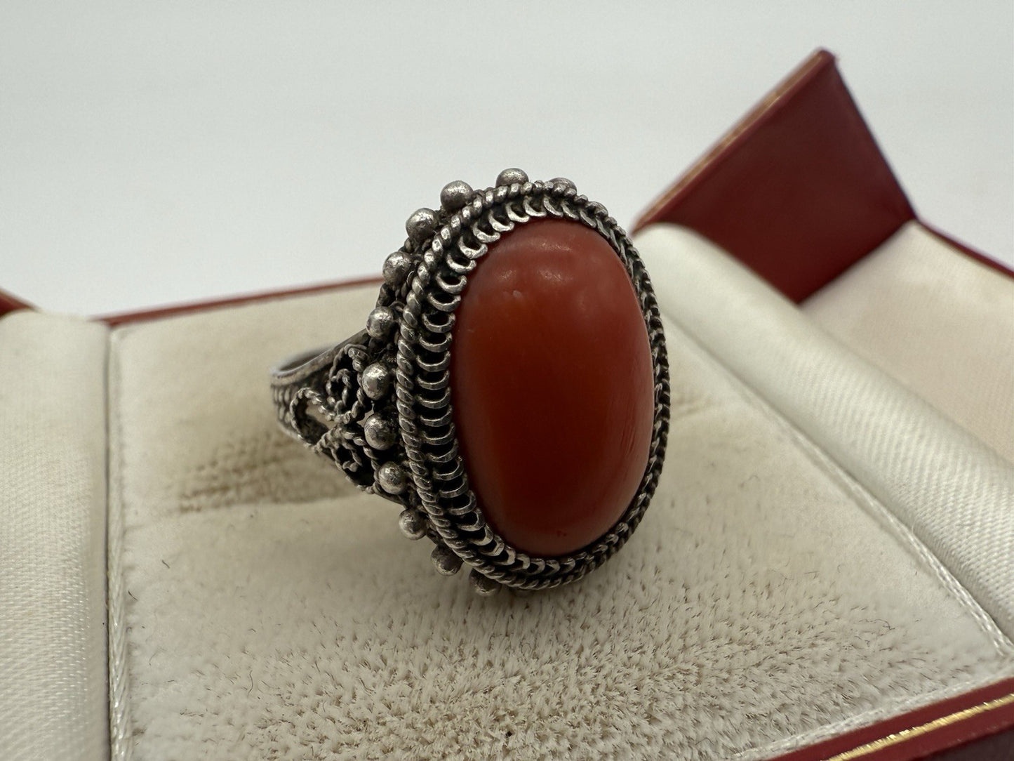VINTAGE ART DECO ROTE KORALLE RING ECHTSILBER GR.50