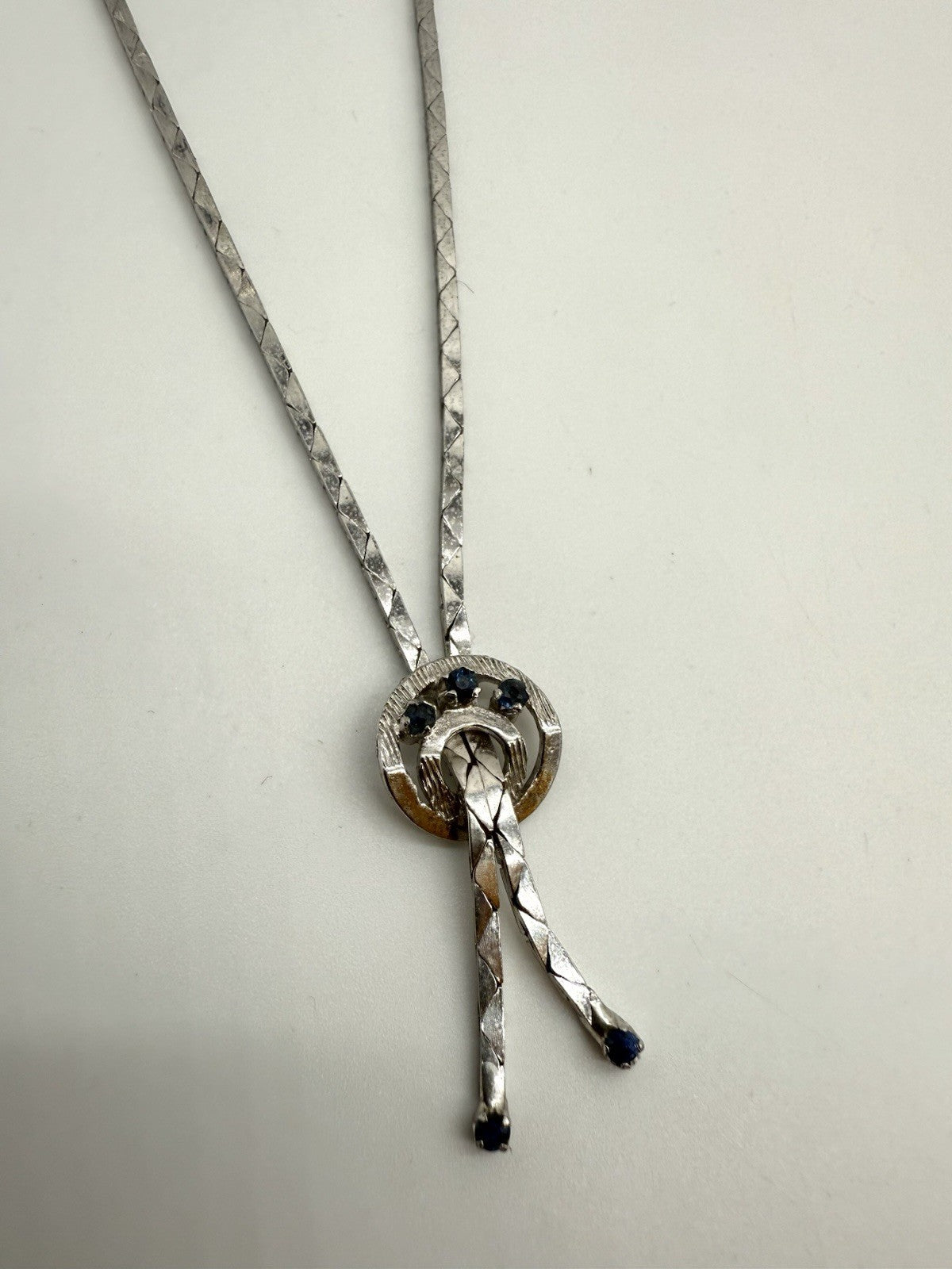 VINTAGE 835 SILBER COLLIER MIT SAPHIRE RHODINIERT ZIERLICH BLAU