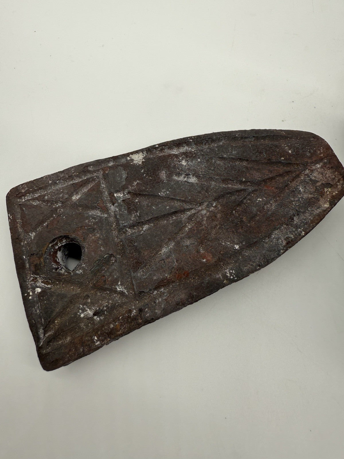 ANTIKES BÜGELEISEN AUS MASSIVEM MESSING MIT HOLZGRIFF