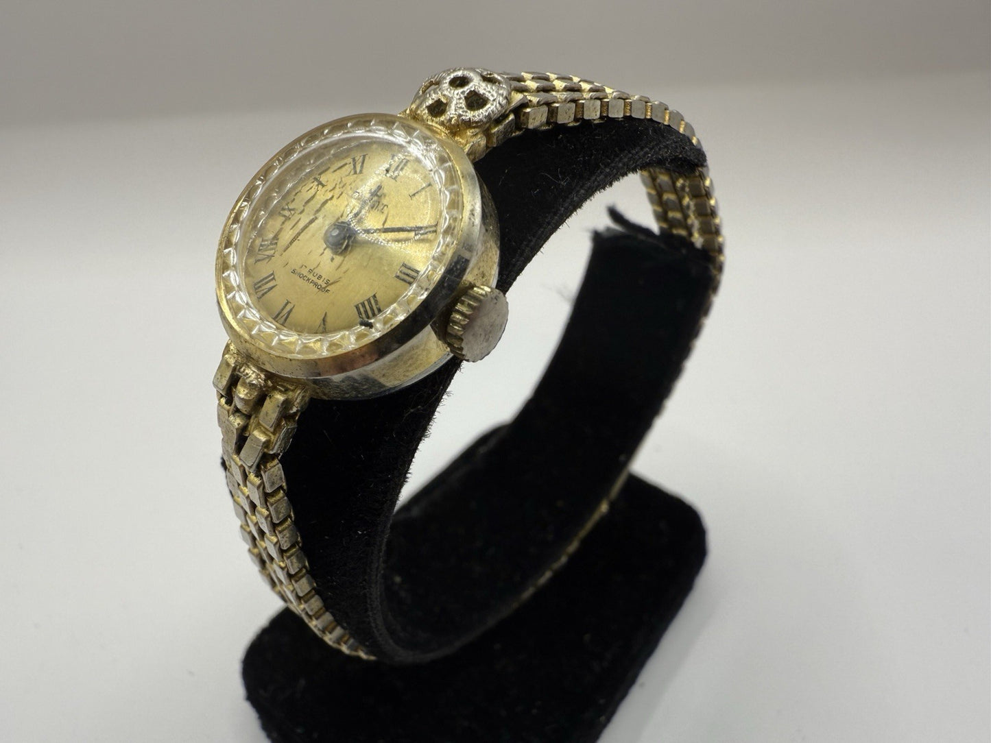 MAJESTIC 17 RUBIS HANDAUFZUG DAMENUHR VINTAGE RETRO LÄUFT AN
