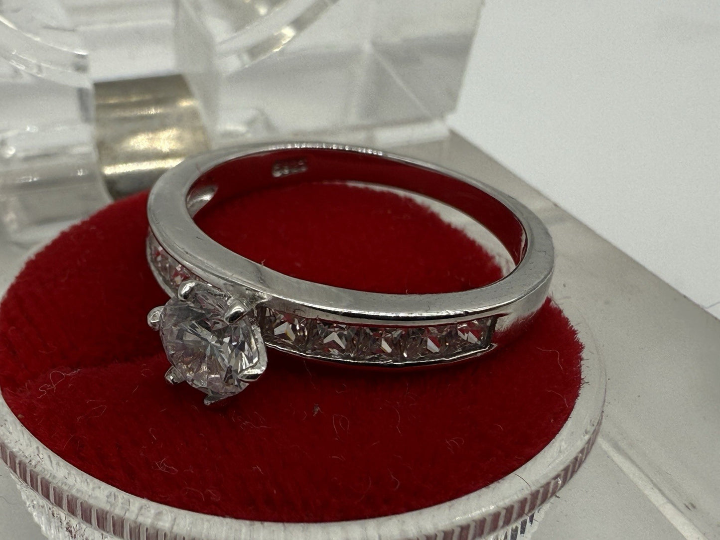 FUNKELNDER 925 SILBER RING MIT ZIRKONIA BESATZ GR.55