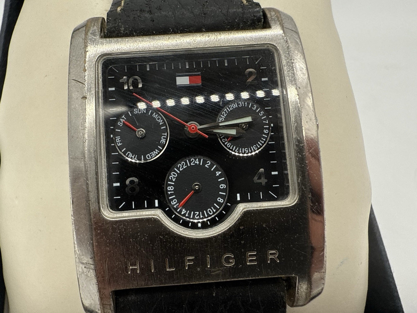 VINTAGE TOMMY HILFIGER CHRONO DATUM & TAG ARMBANDUHR