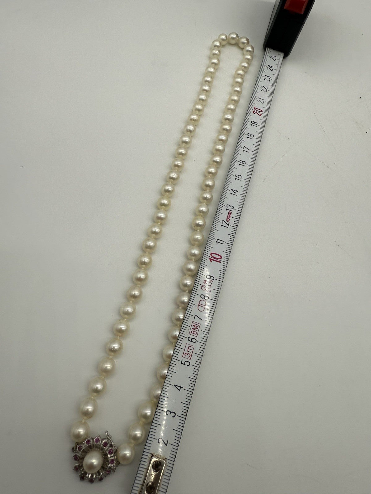 ANTIKE PERLENKETTE MIT 585er 14K GOLD VERSCHLUSS MIT RUBIN, AKOYA COLLIER