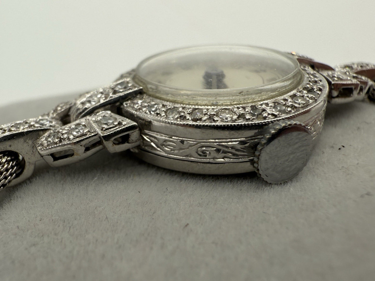 ANTIKE ART DÉCO DAMENARMBANDUHR WEIßGOLD MIT DIAMANTEN UM 1920 - LÄUFT