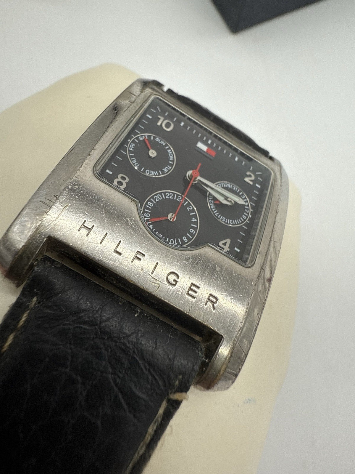 VINTAGE TOMMY HILFIGER CHRONO DATUM & TAG ARMBANDUHR
