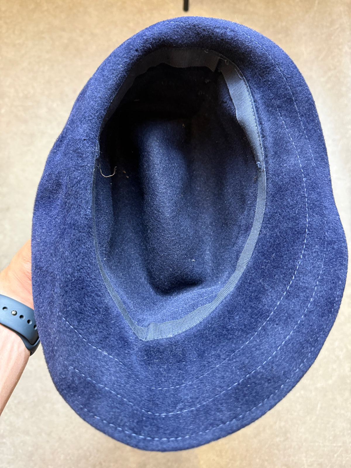 Vintage Filzhut Dunkelblau – Klassischer Navy Hut Retro